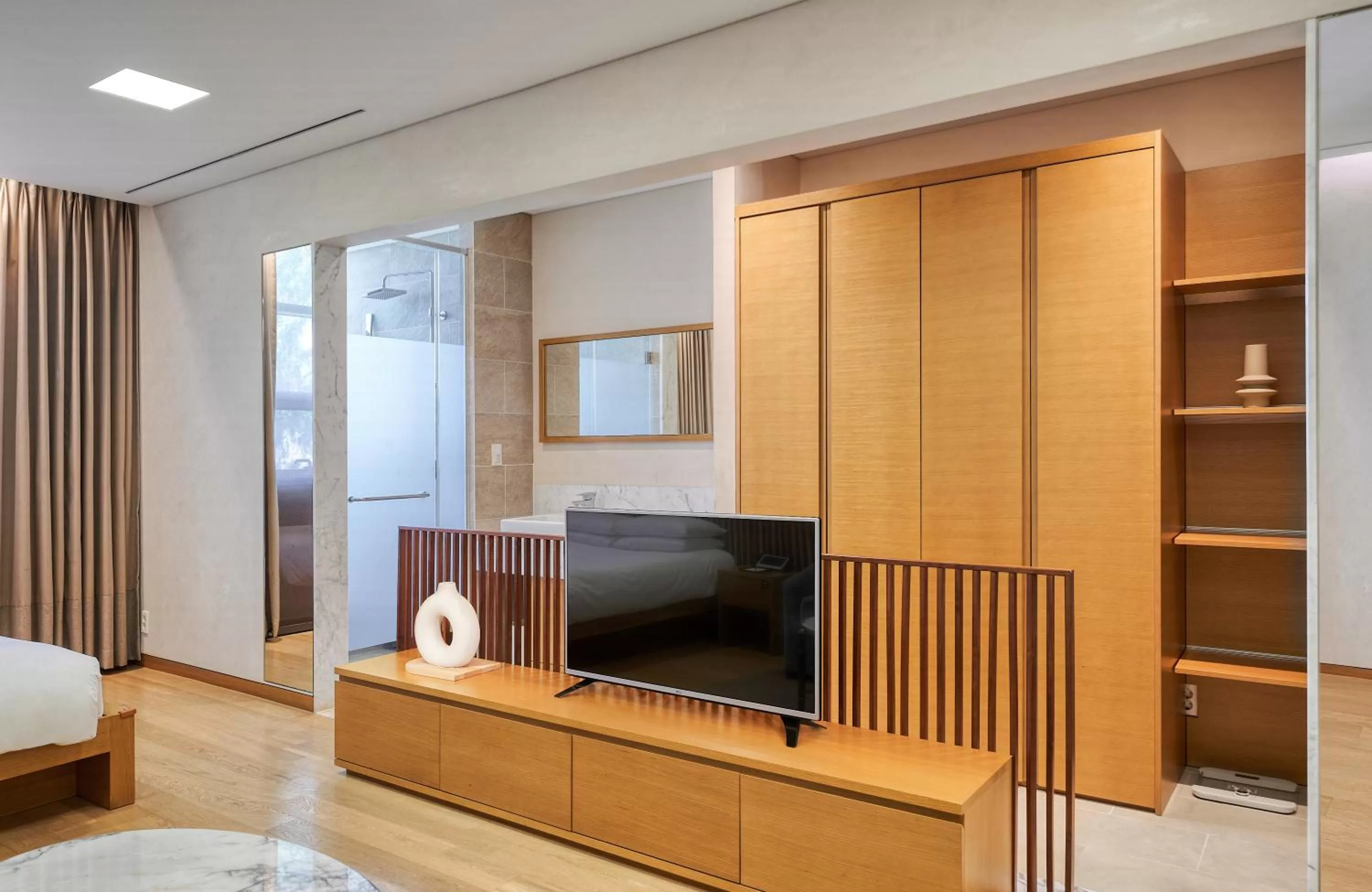 Photo of the whole room in Mayfield Hotel Seoul