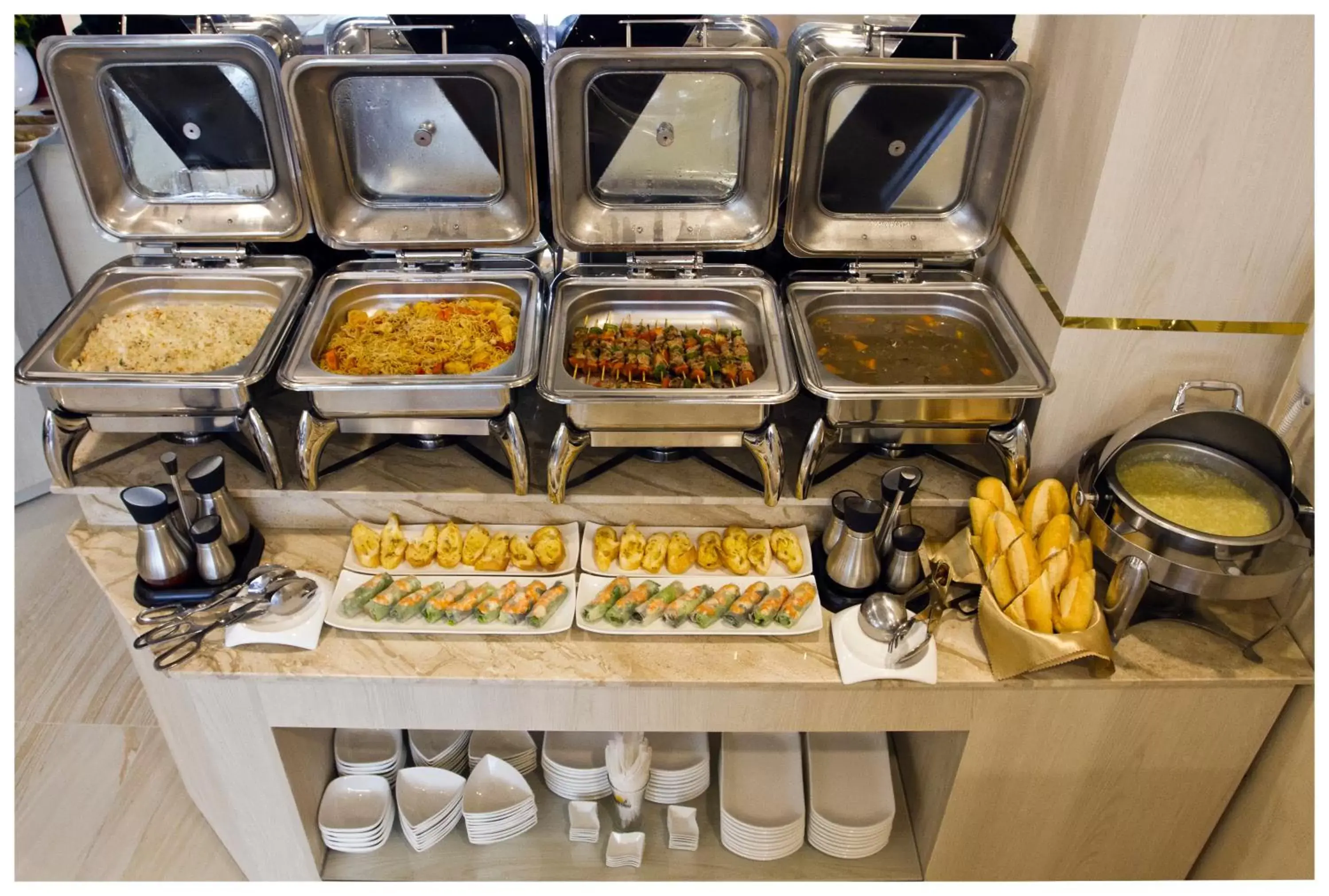 Restaurant/places to eat in New Sun Hotel Restaurant/places to eat in New Sun Hotel