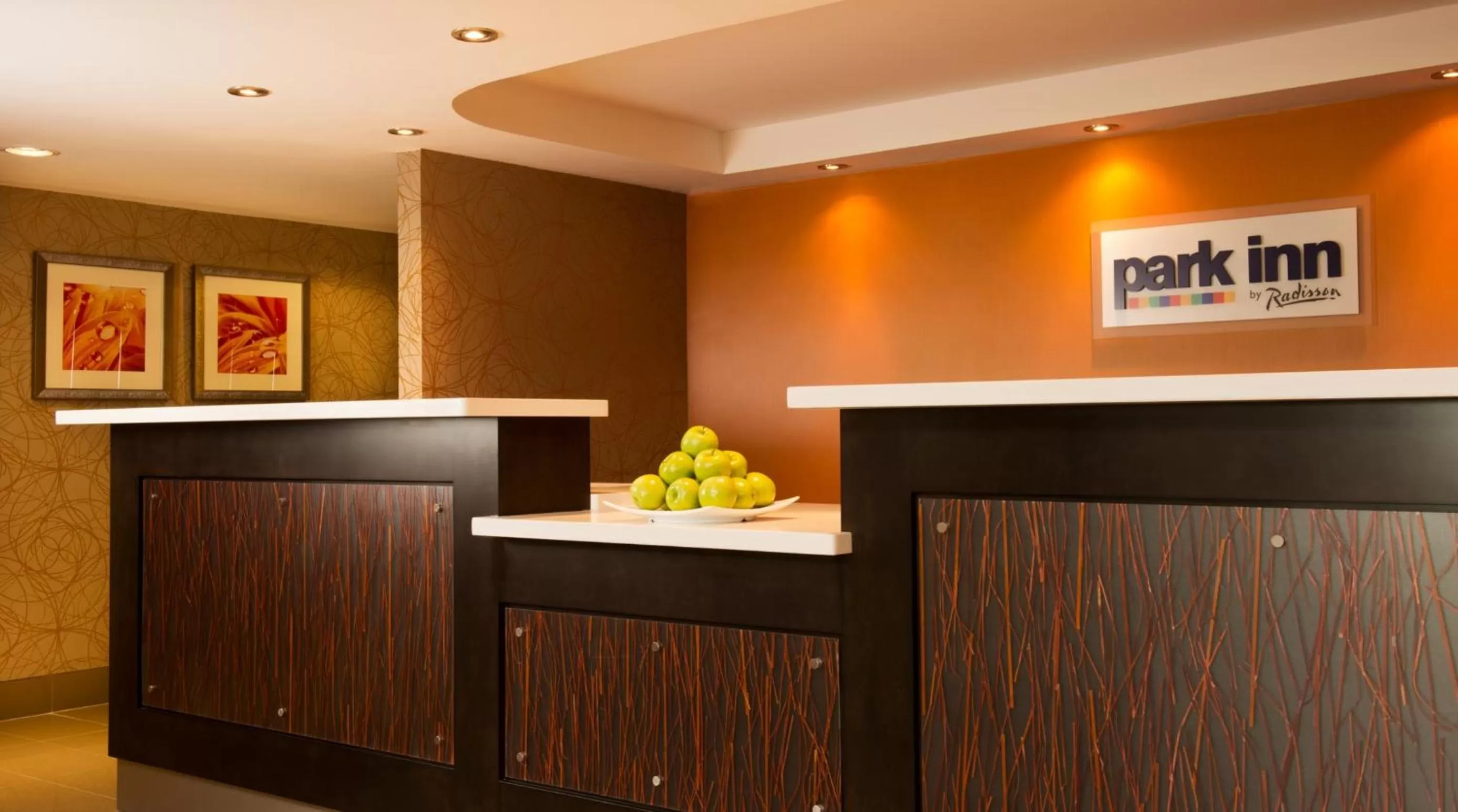 Lobby or reception in Park Inn by Radisson Toronto-Markham