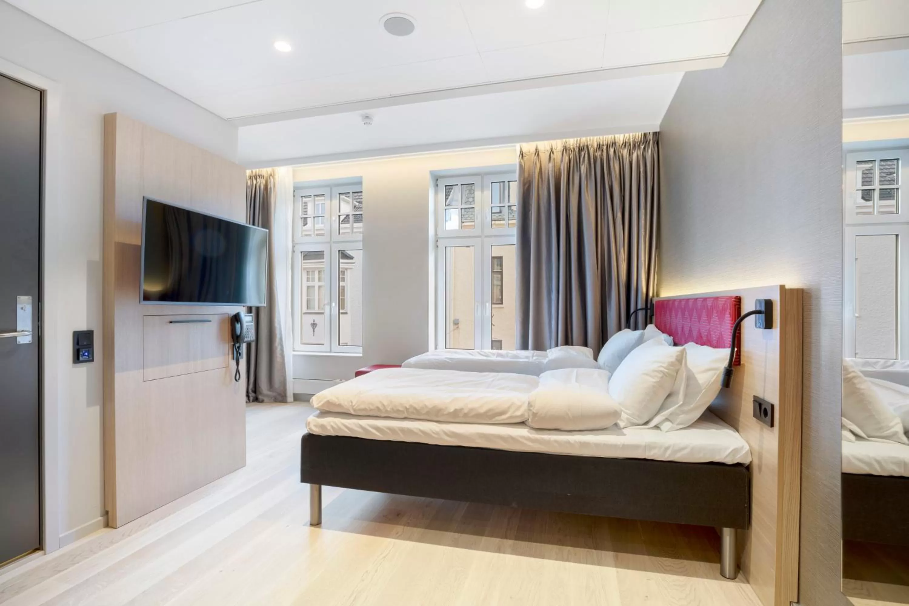 Bed in Bergen Harbour Hotel, WorldHotels Crafted