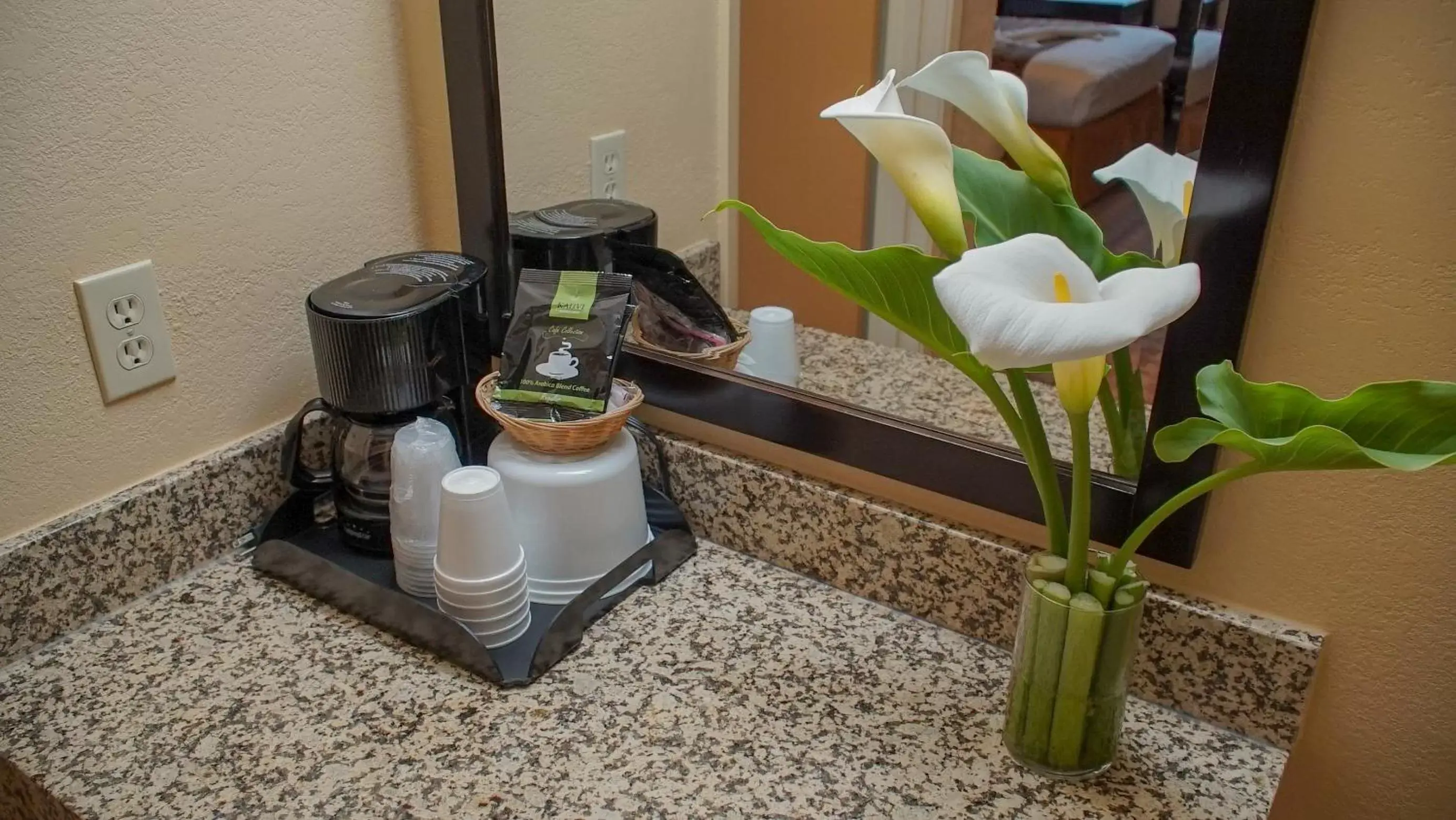 Coffee/tea facilities in Silver Surf Motel