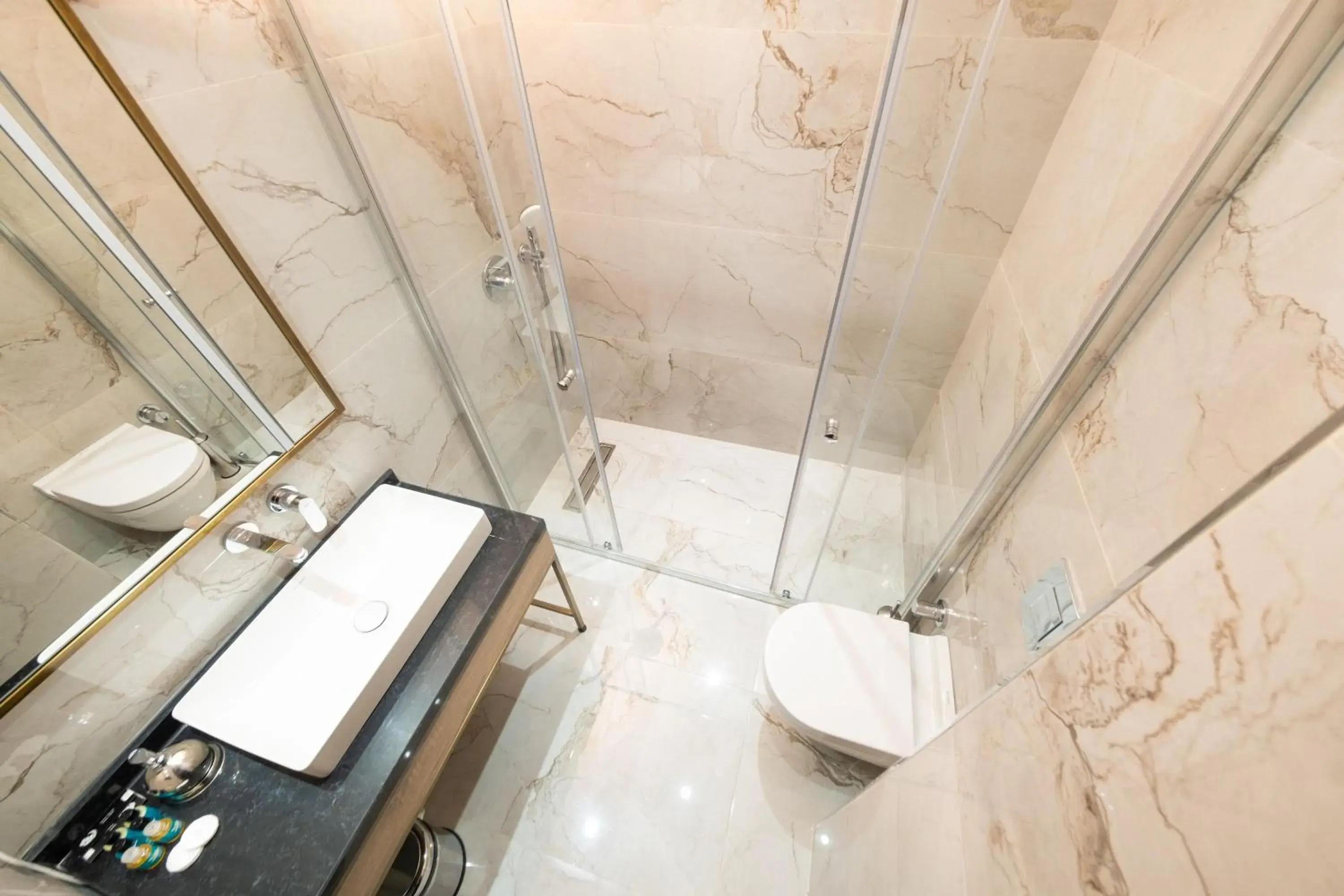 Shower, Bathroom in Atik Palas Hotel