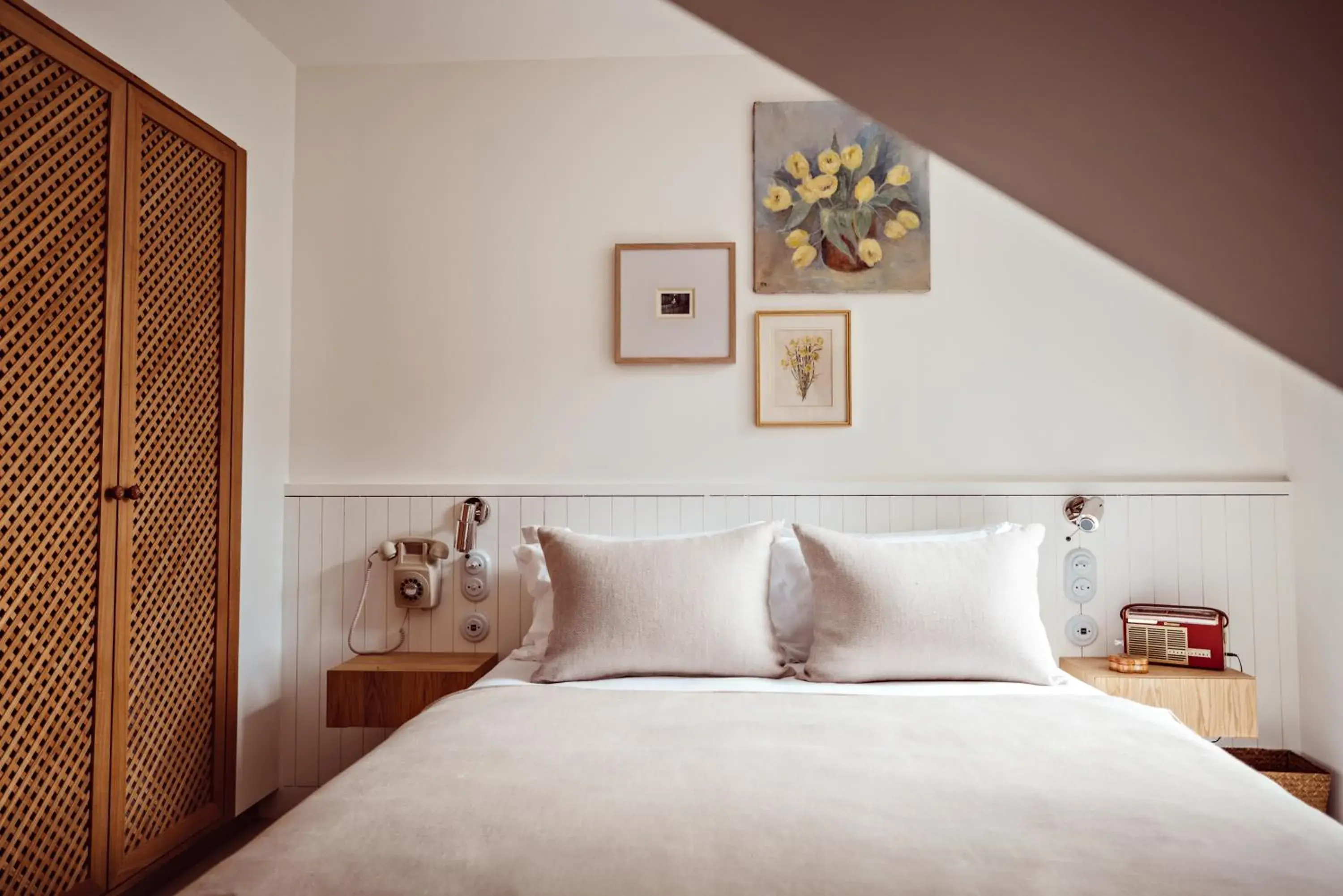 Bedroom, Bed in Hôtel Monsieur Aristide