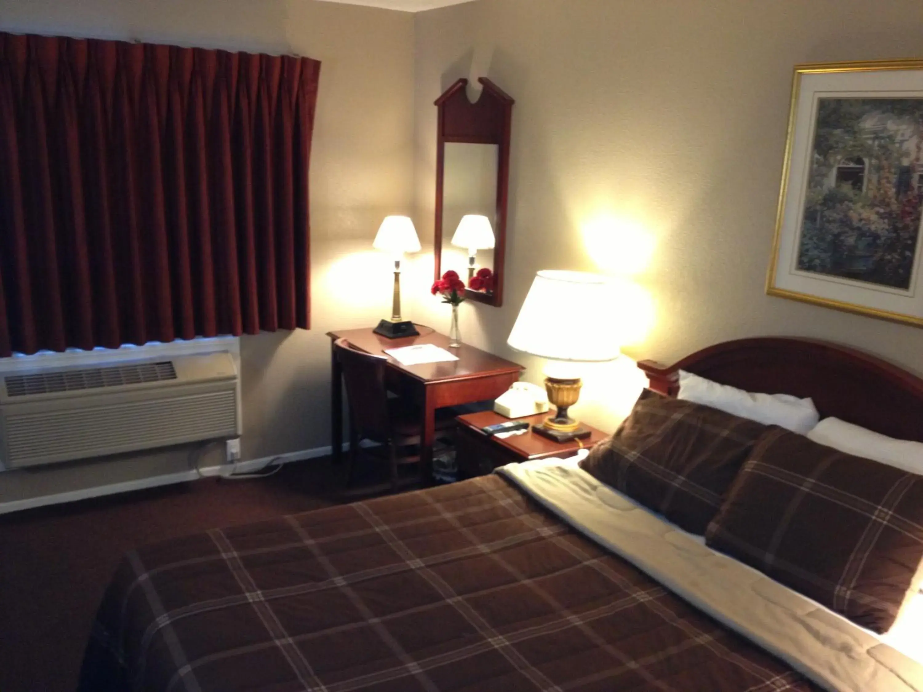 Bed in Park Avenue Inn & Suites