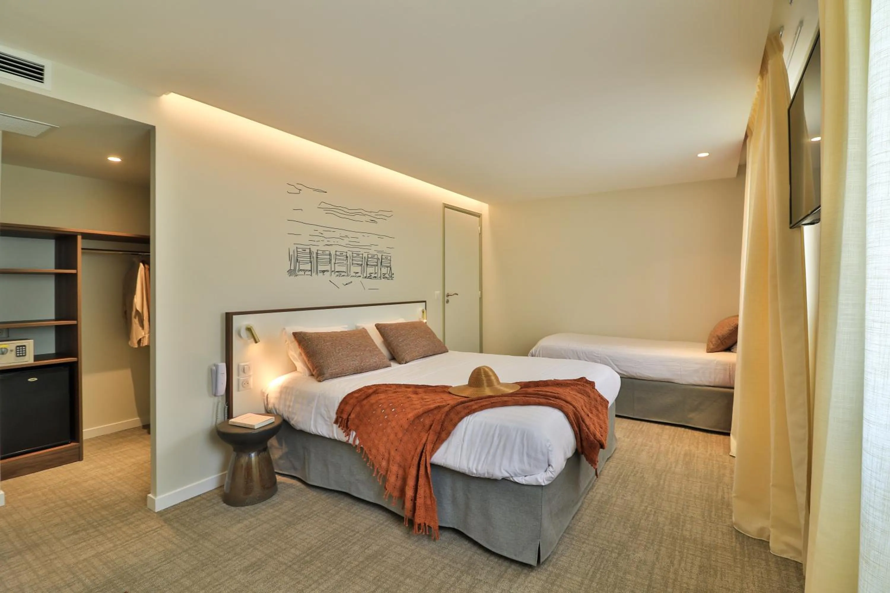 Photo of the whole room, Bed in Hotel du Pin Nice Port