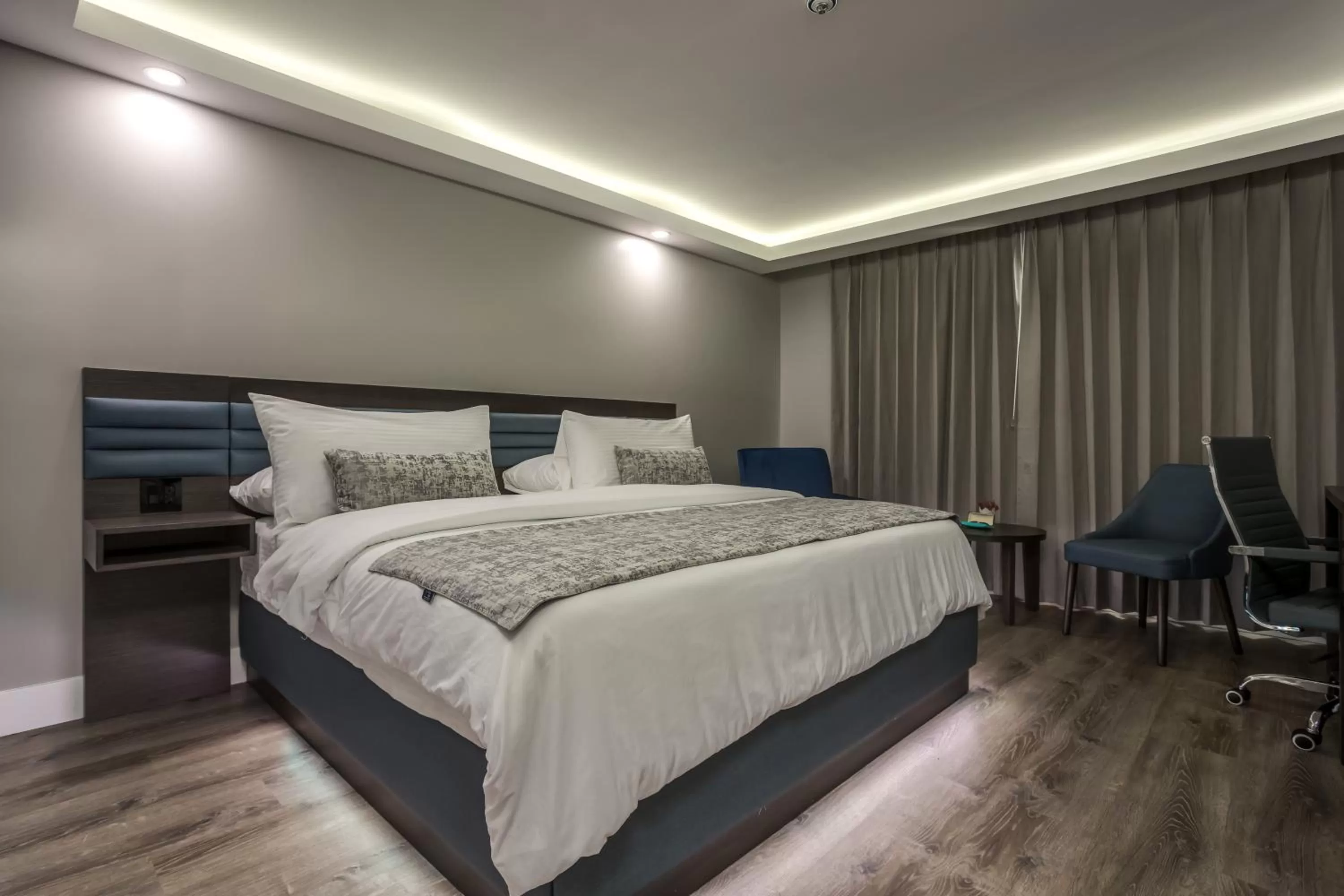 Bed in Harbor View Inn