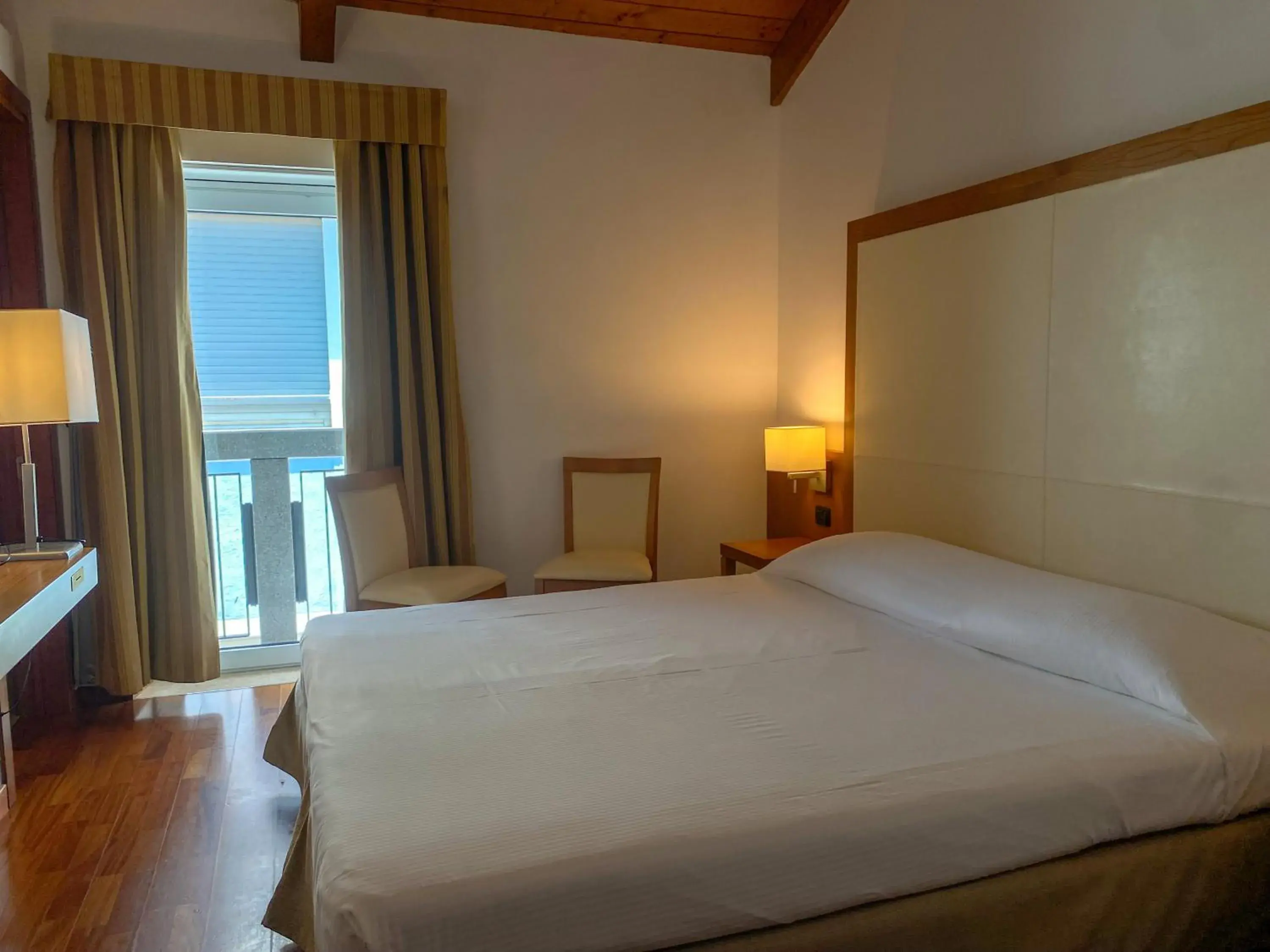 TV and multimedia, Bed in Hotel Mavino
