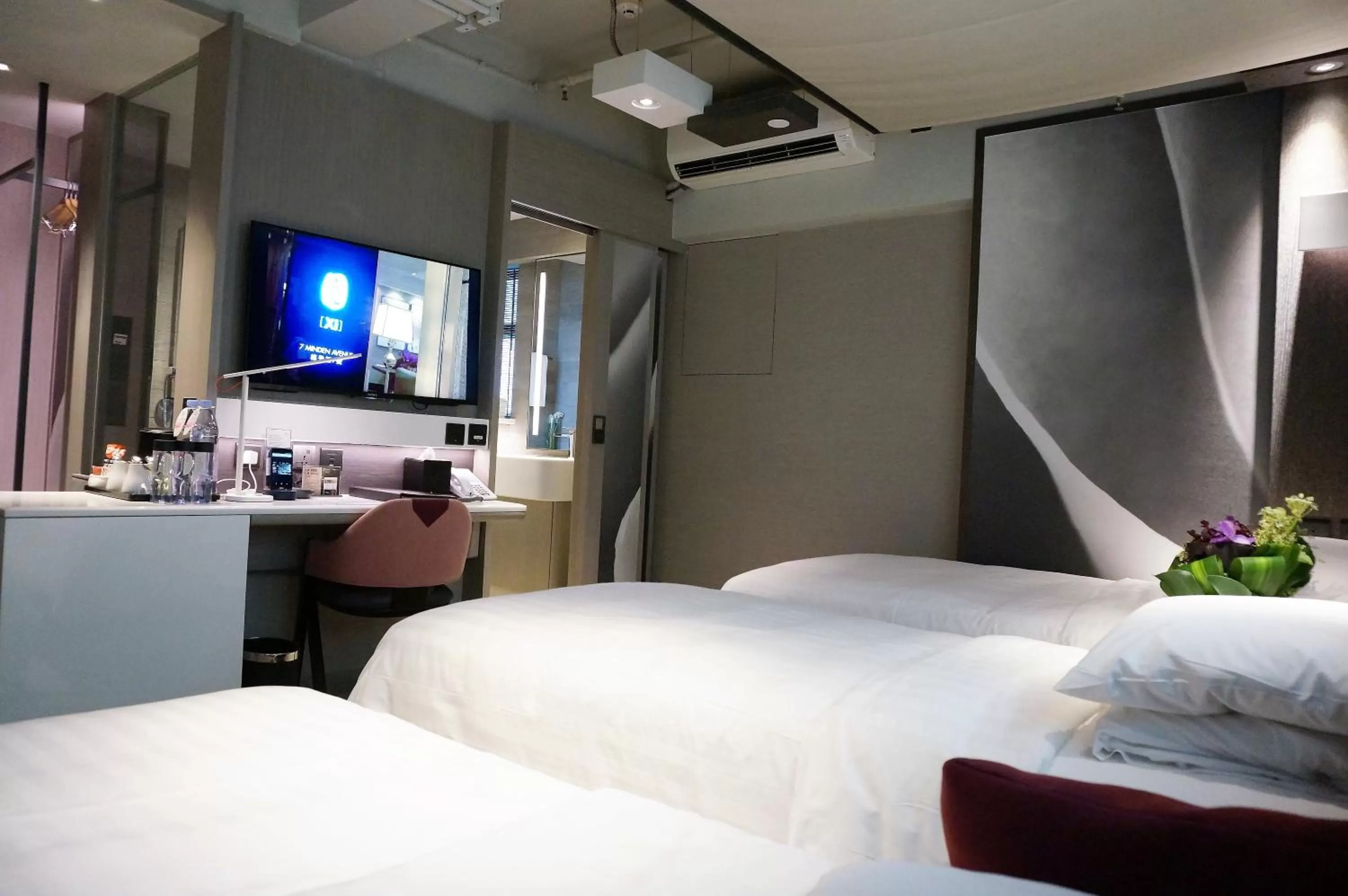 Photo of the whole room, Bed in Xi Hotel