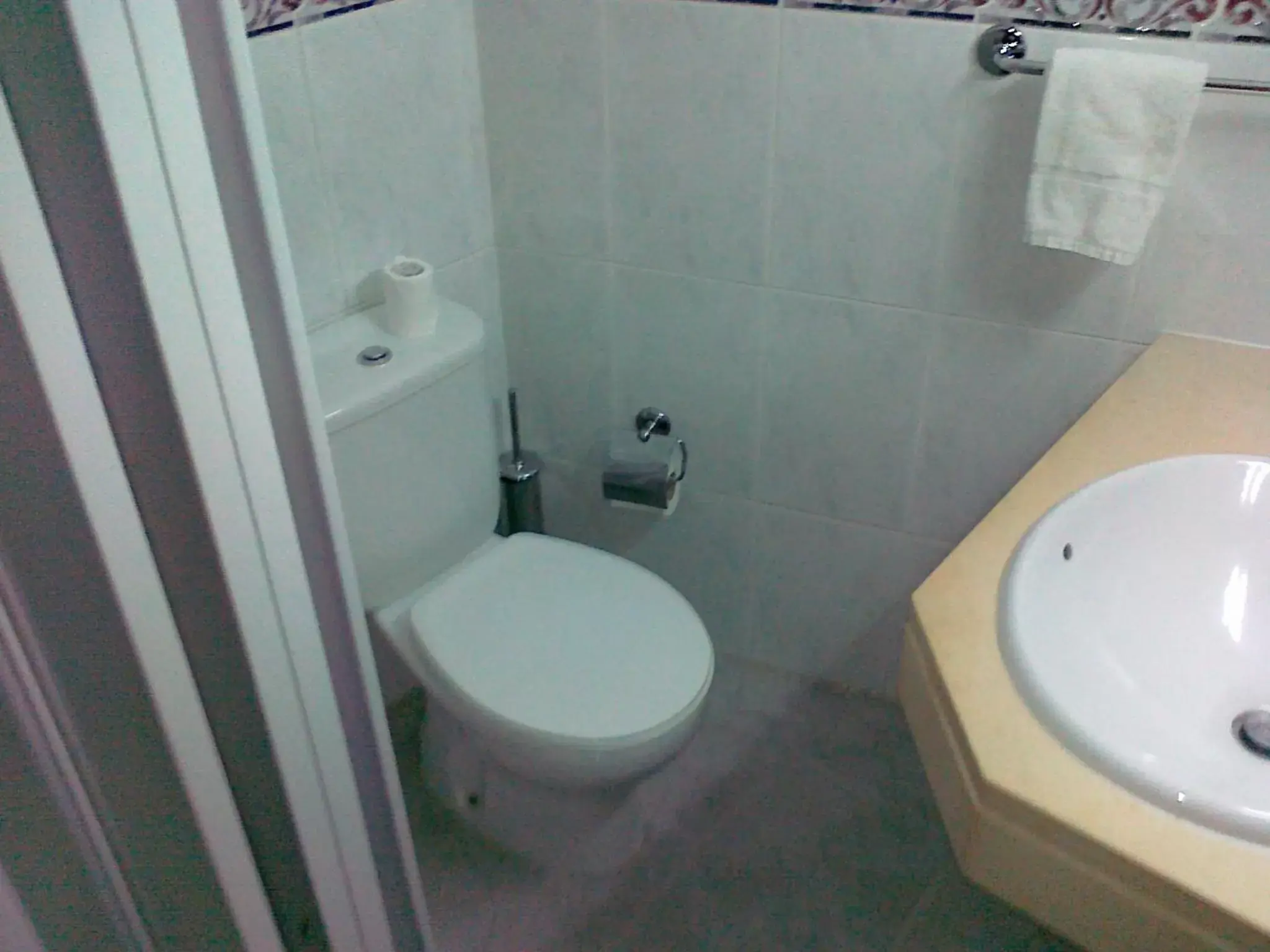 Bathroom in Real Caparica Hotel