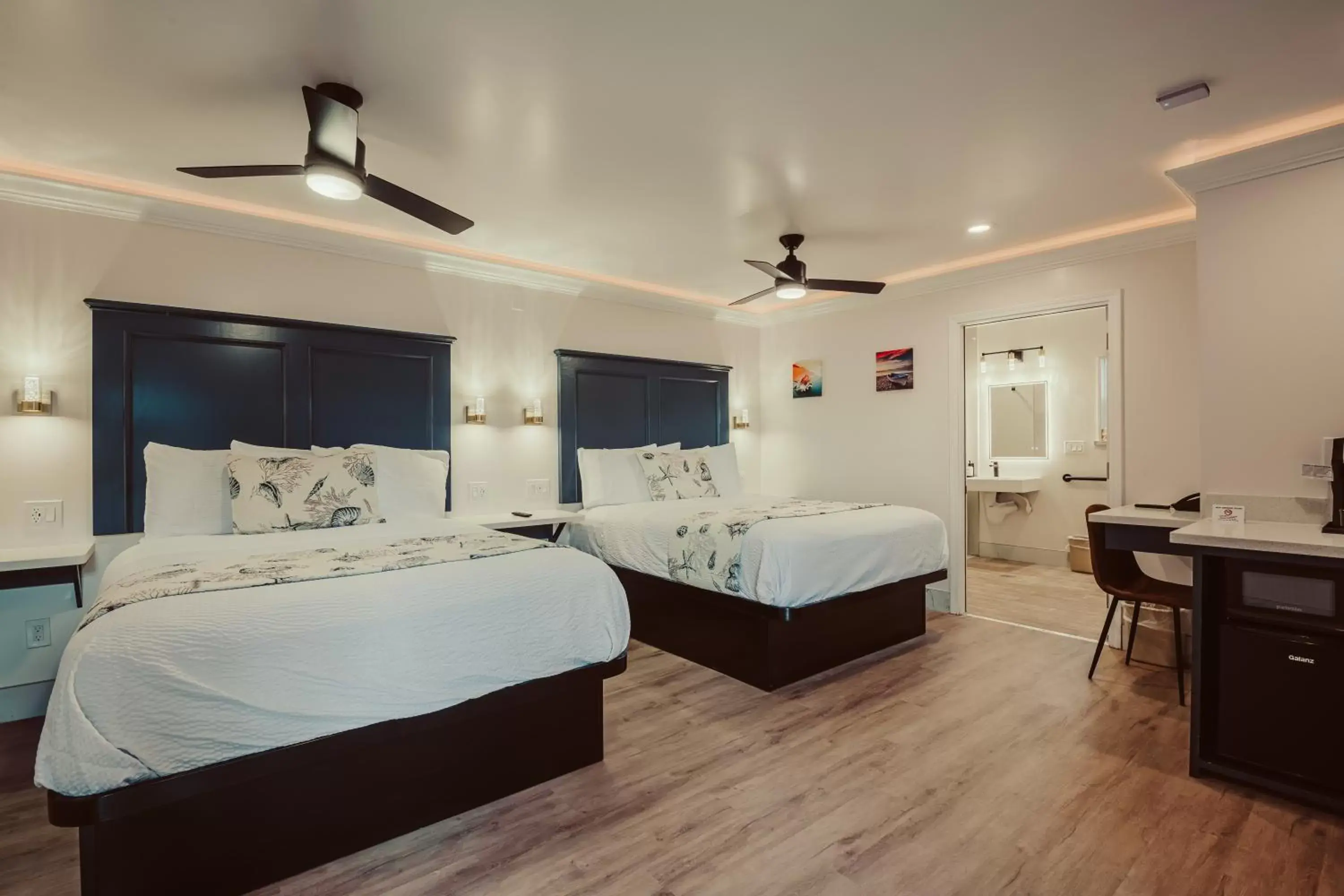 Bed in Blufftop Inn & Suites - Wharf/Restaurant District Bed in Blufftop Inn & Suites - Wharf/Restaurant District