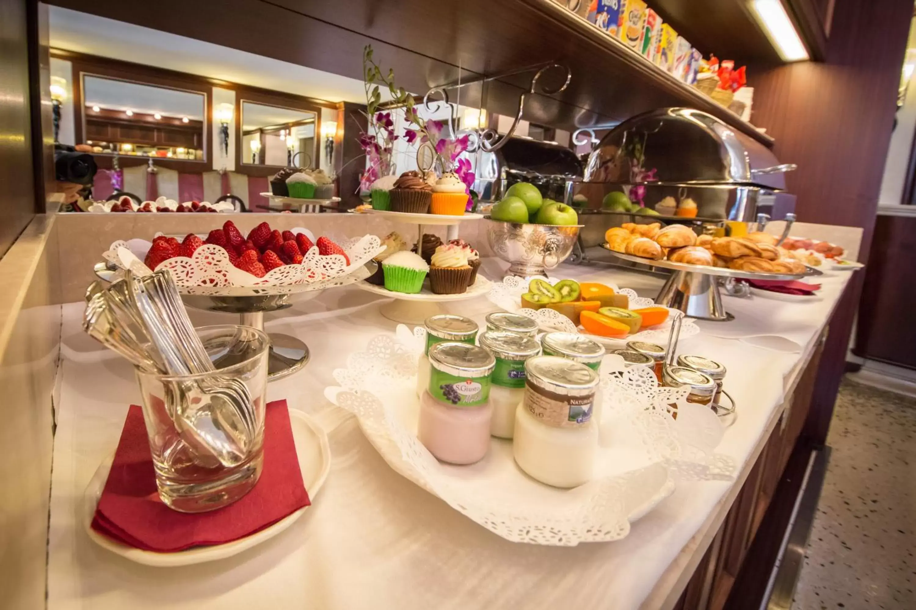 Restaurant/places to eat in Victoria Hotel Letterario Restaurant/places to eat in Victoria Hotel Letterario