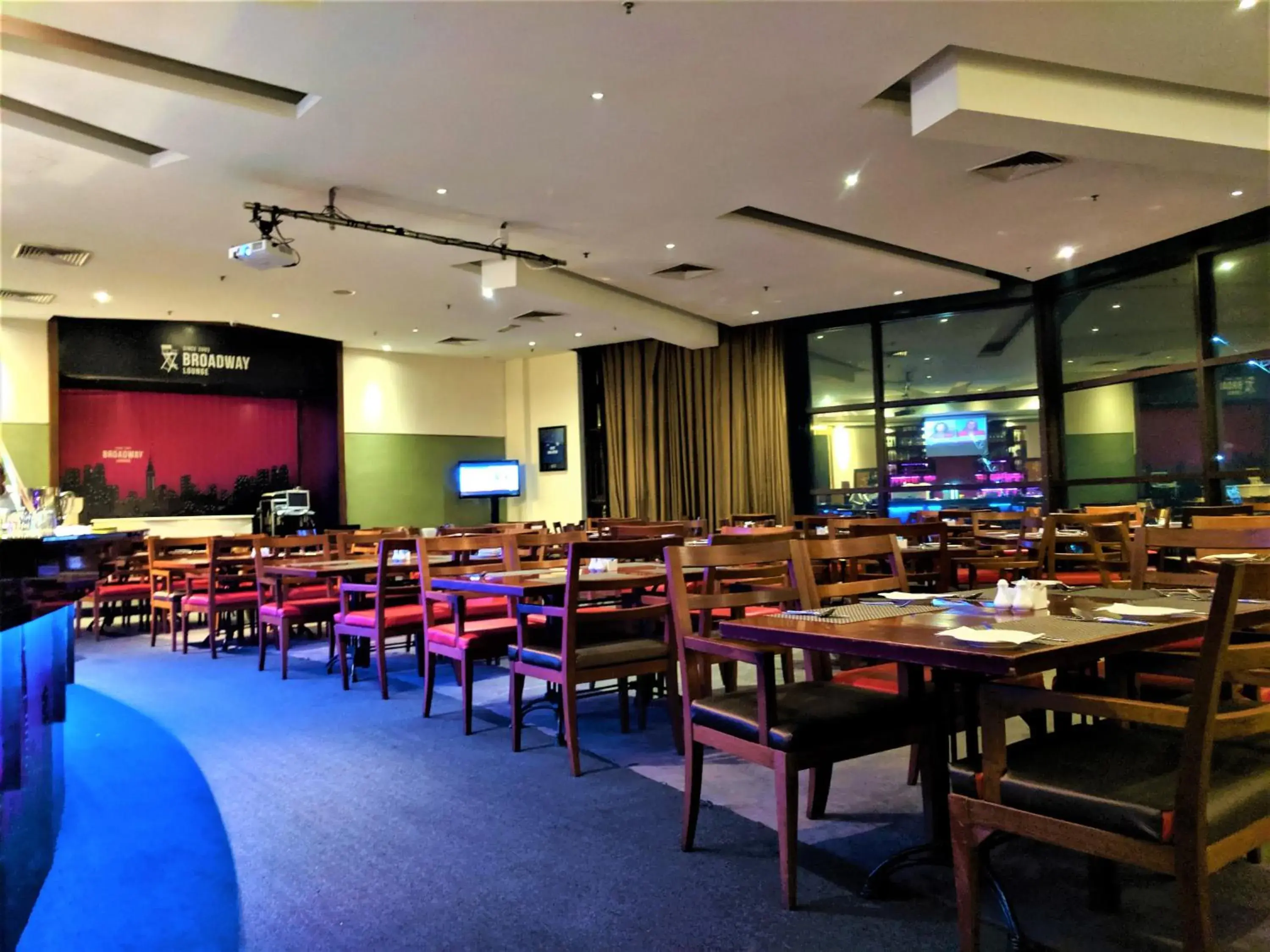 Lounge or bar, Restaurant/Places to Eat in The Apartments @ Times Square