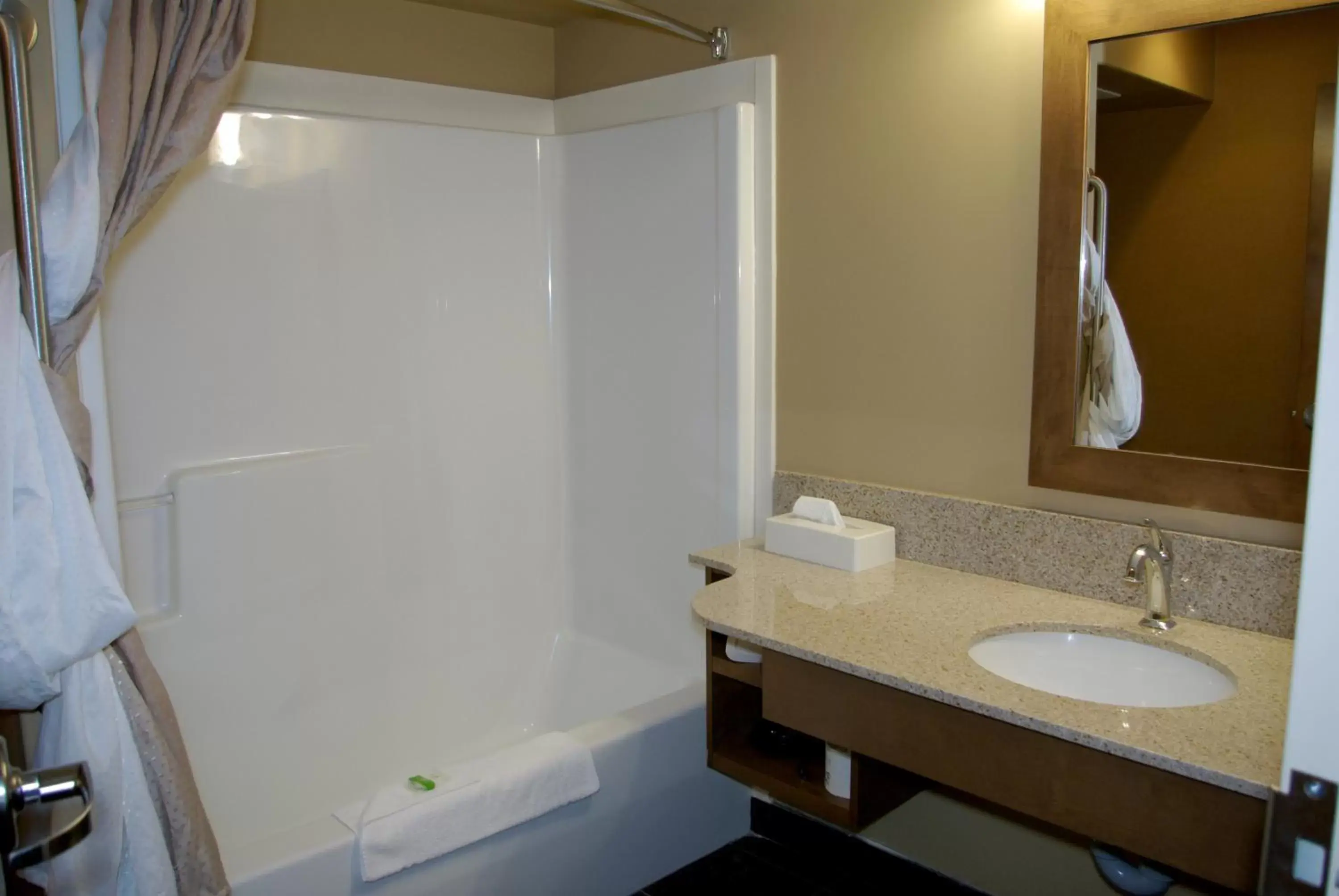 King Room with Sofa Bed - Non-Smoking in Camrose Resort Hotel King Room with Sofa Bed - Non-Smoking in Camrose Resort Hotel