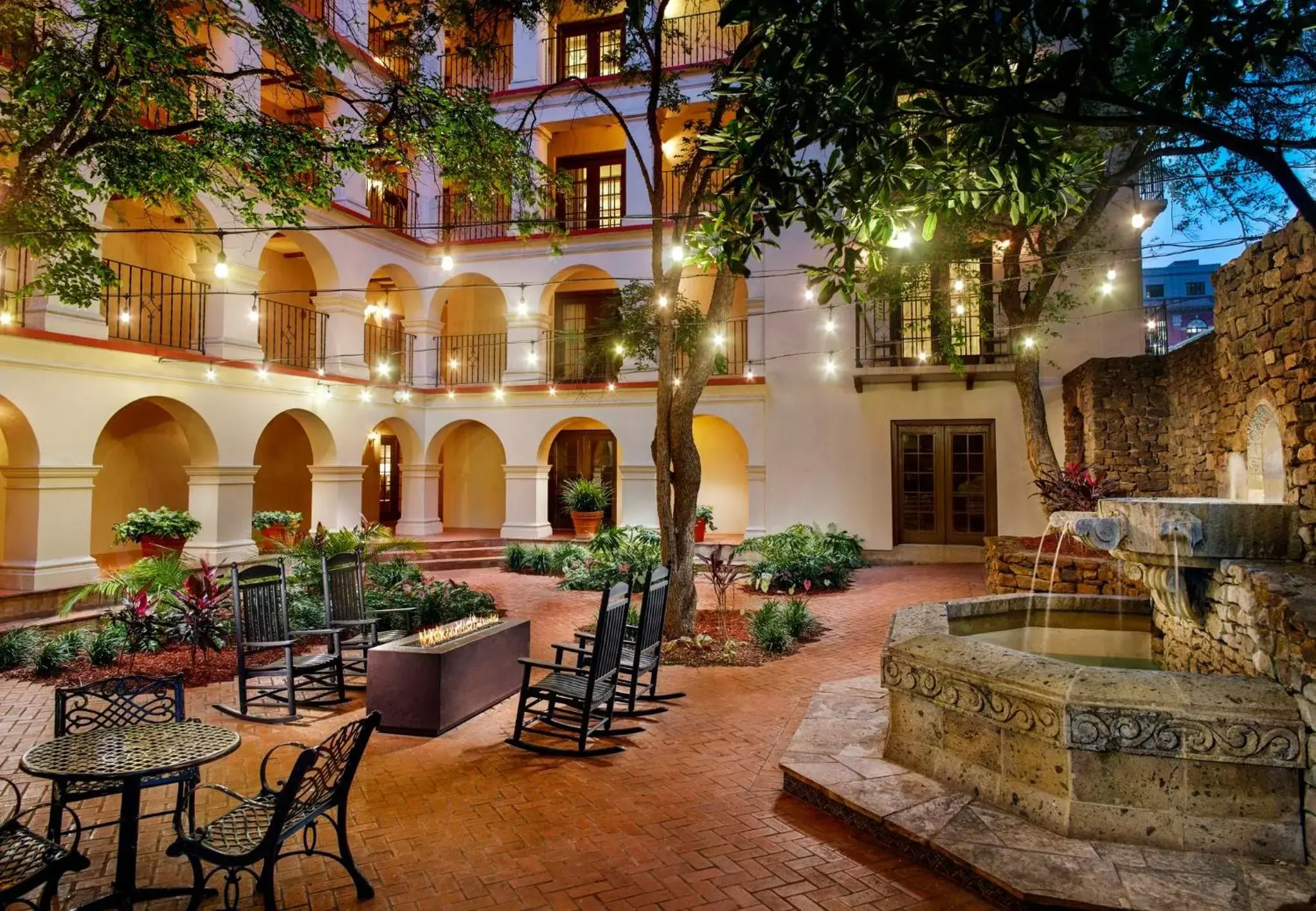 Property Building in Omni La Mansion del Rio