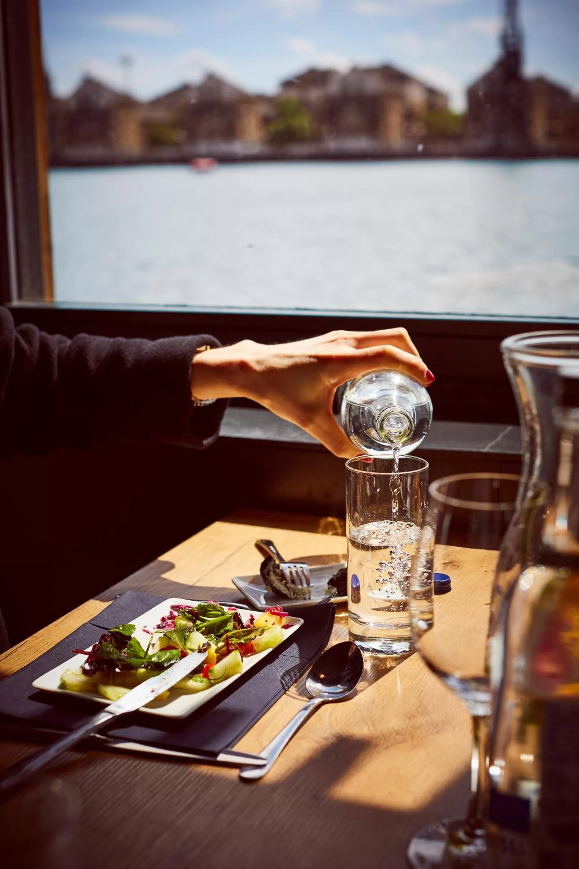 Restaurant/places to eat in Good Hotel London