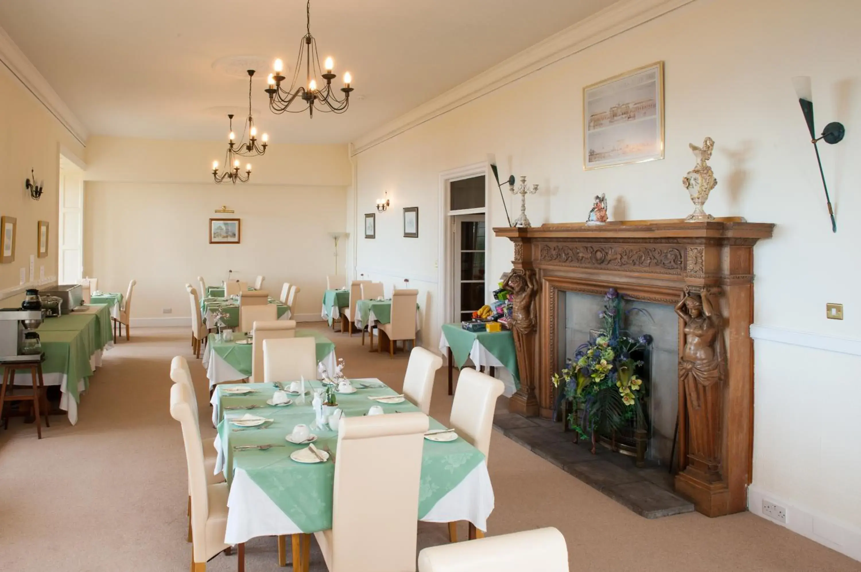 Restaurant/Places to Eat in Invernairne Guest House