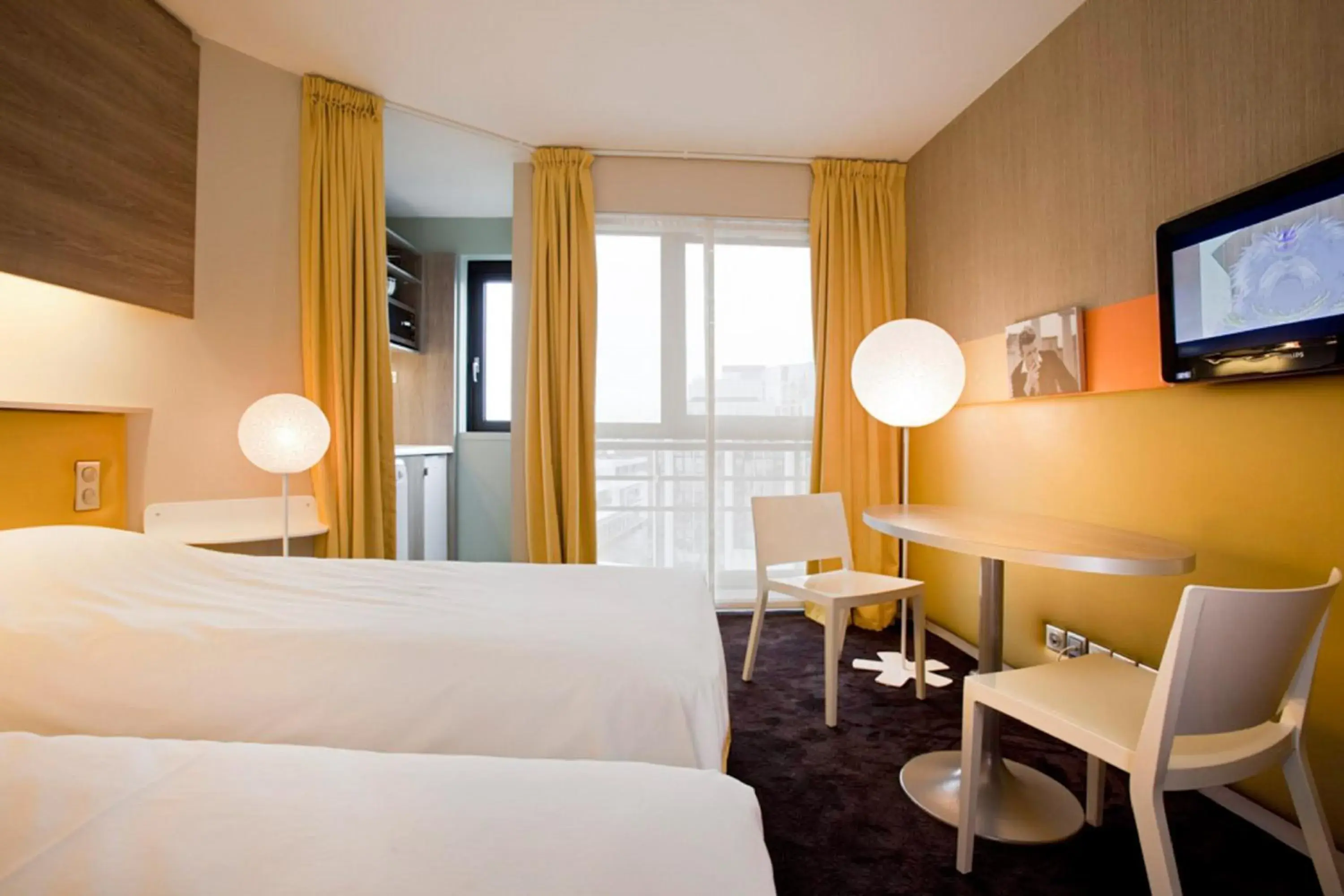 Bedroom, Bed in AppartHotel Mercure Paris Boulogne