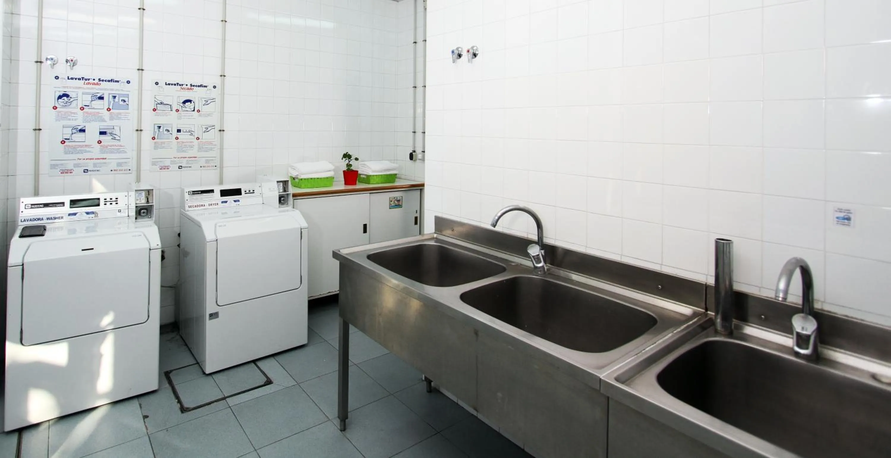 Area and facilities in Bilbao Hostel