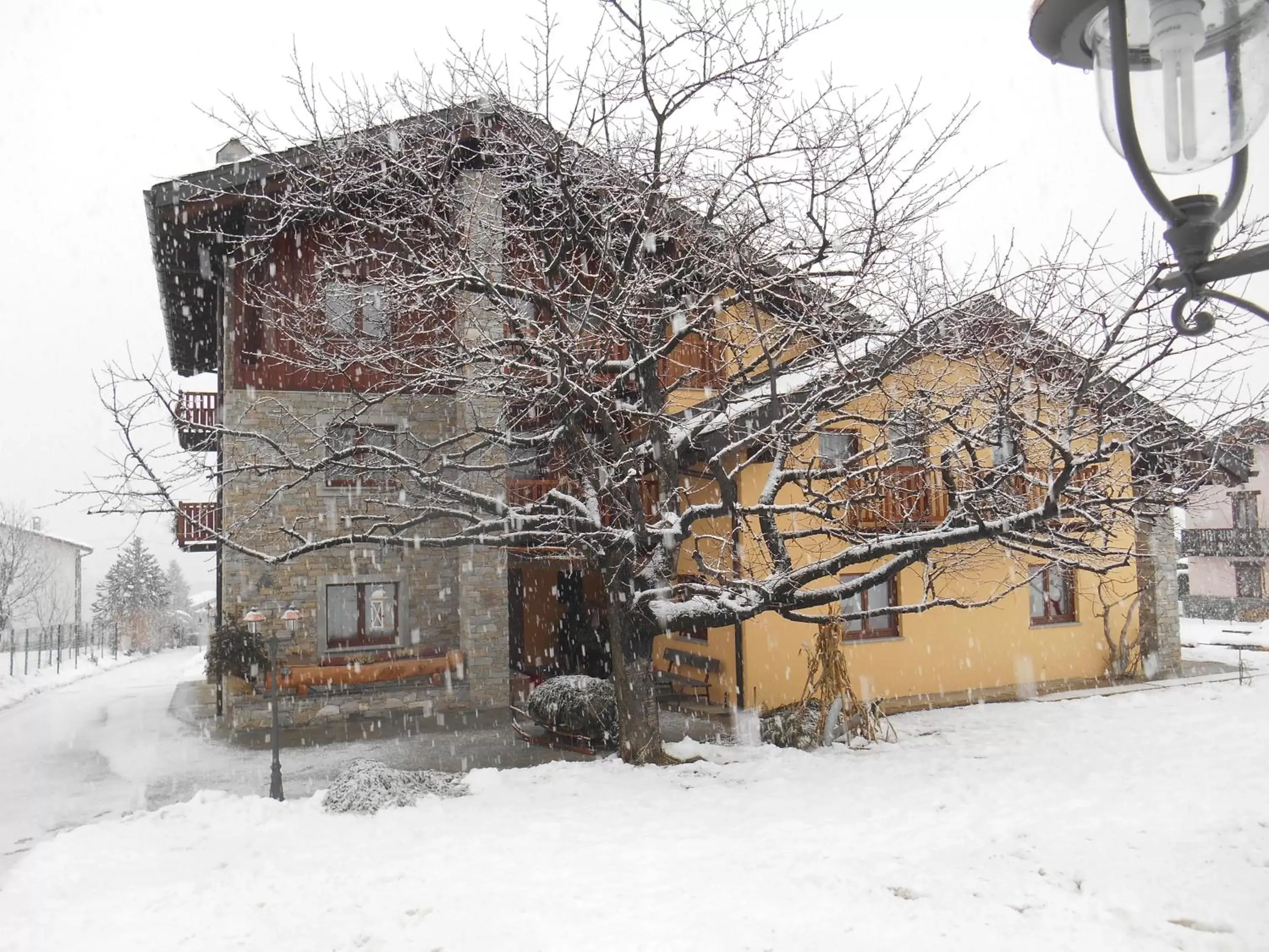Property building, Winter in La Vigne de Papagran