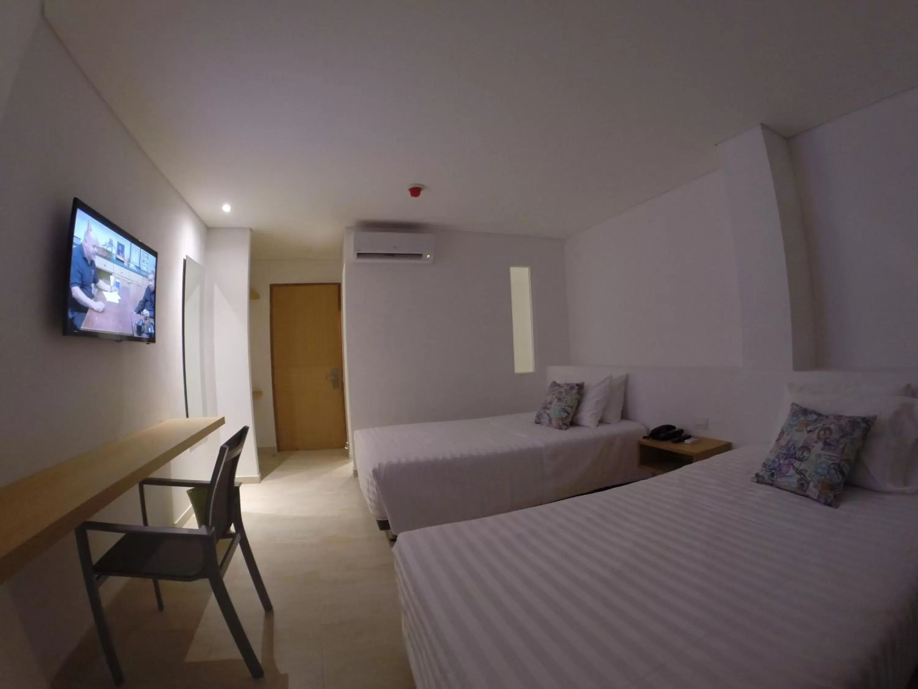 Bedroom, Bed in Del Mar Hotel