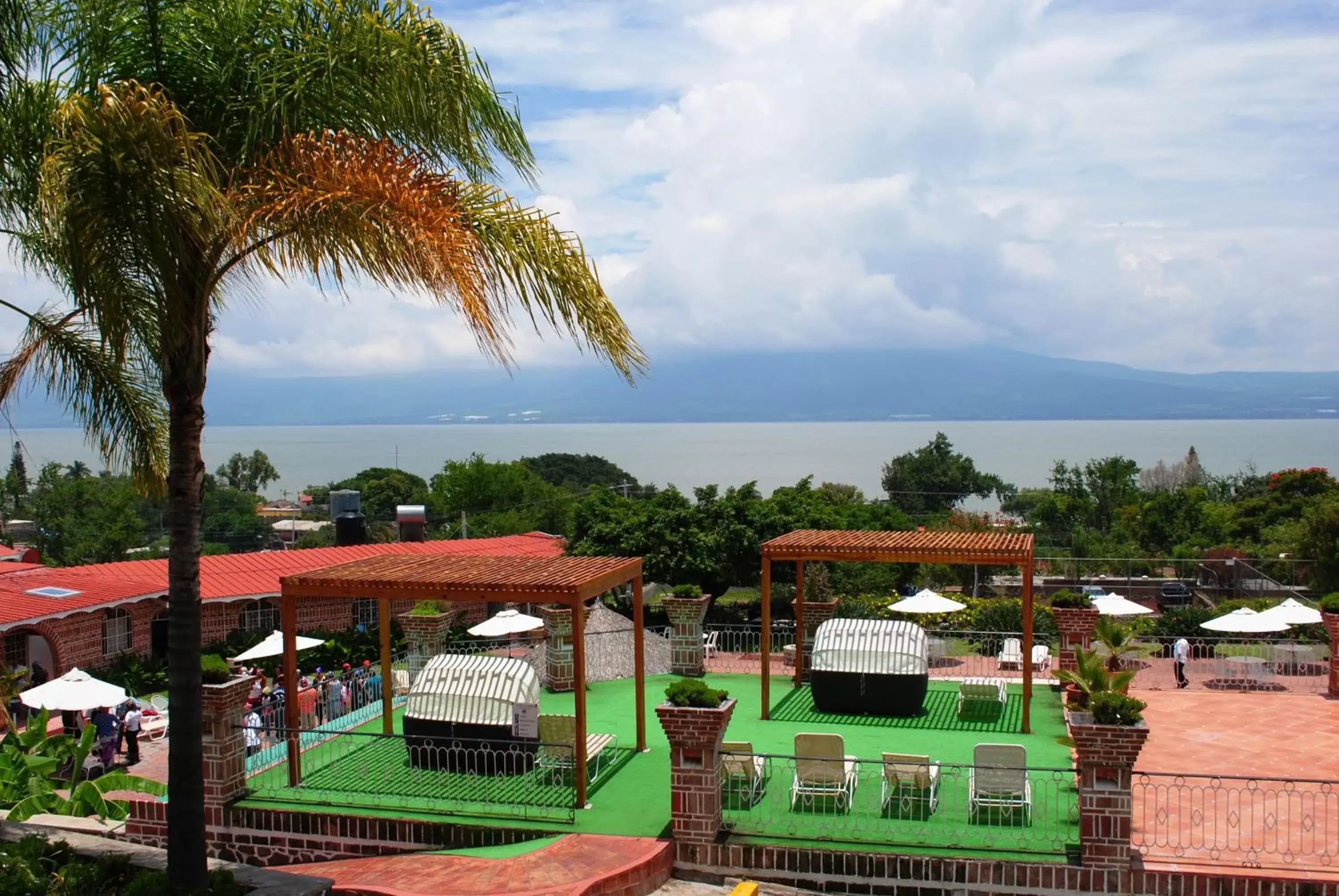 Solarium, Pool View in Mama Chuy Hotel & Villas