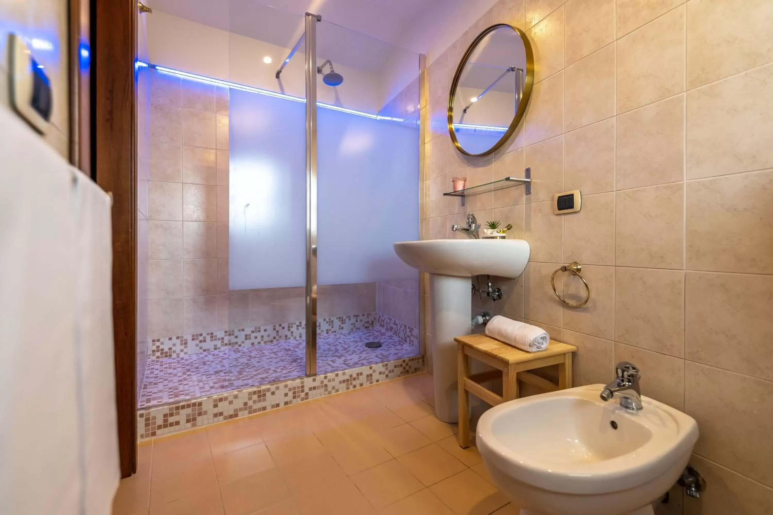 Shower, Bathroom in Villa Rocla guest house Pompei