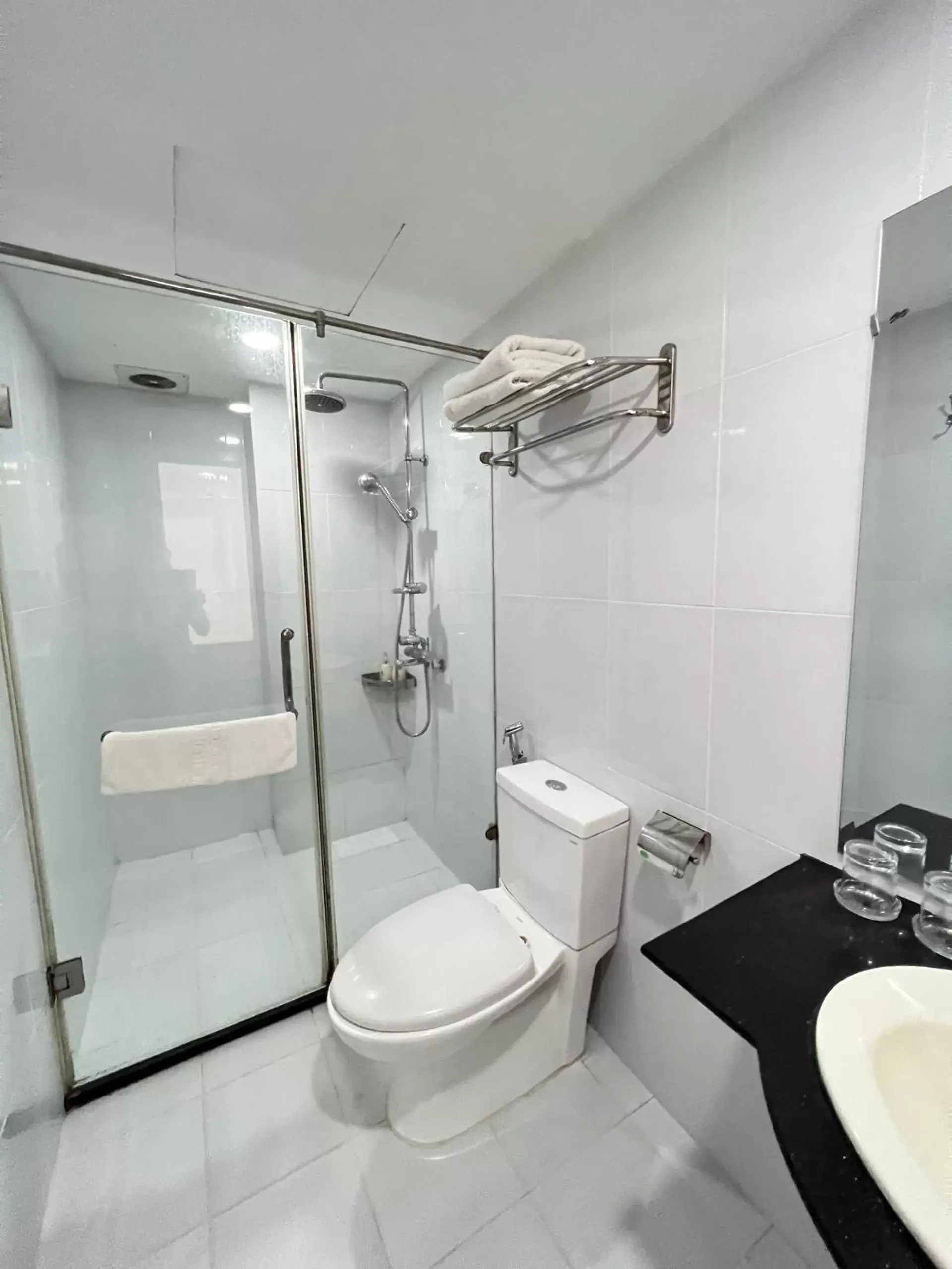 Shower, Bathroom in Holiday Suites Hotel & Spa