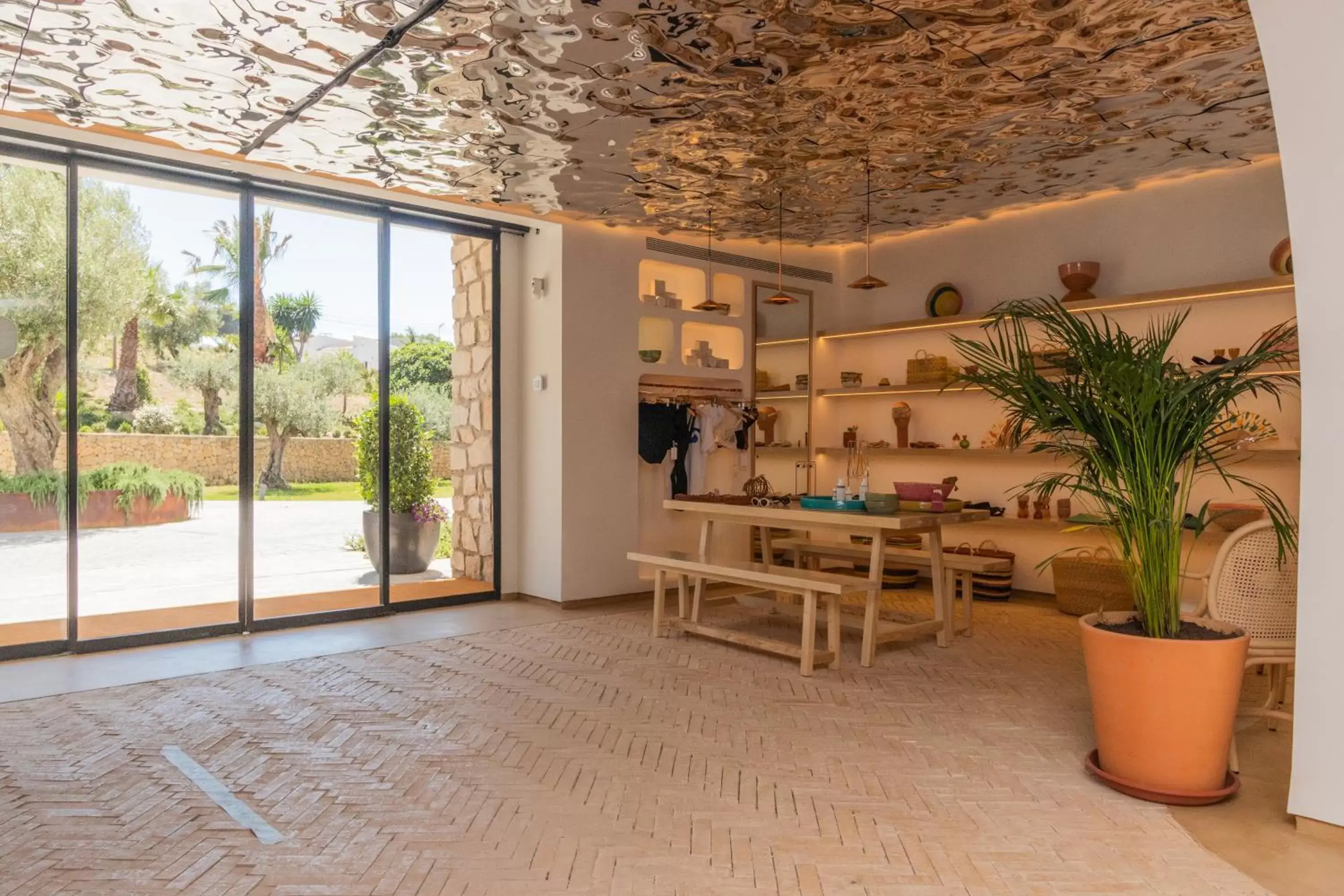 On-site shops in Hotel Serawa Moraira