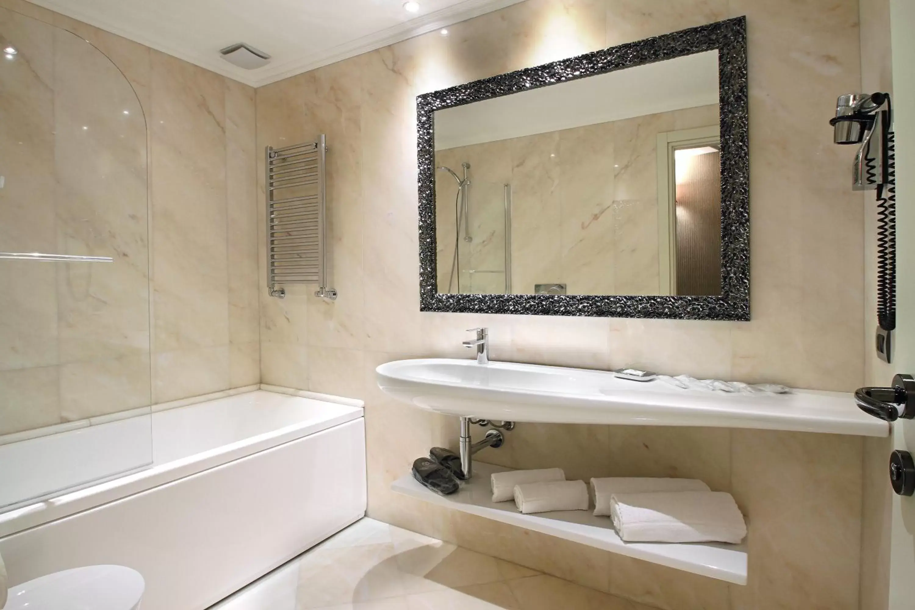 Bathroom in Hotel San Pietro
