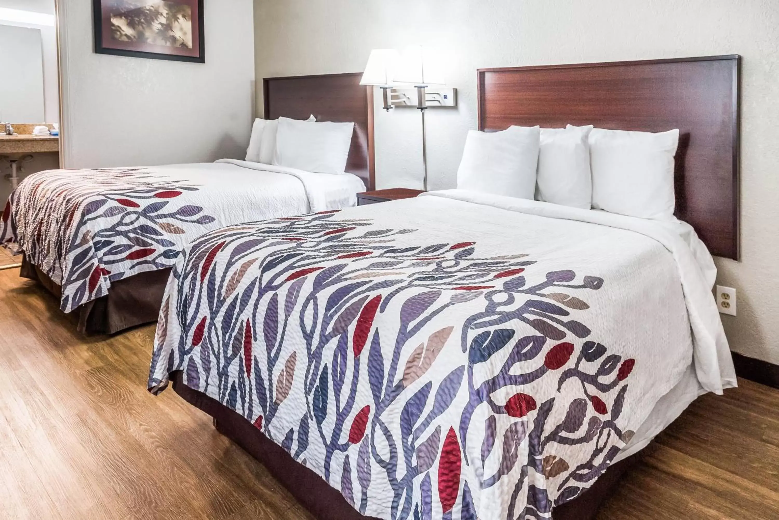 Photo of the whole room, Bed in Red Roof Inn Spartanburg - I-26 Photo of the whole room, Bed in Red Roof Inn Spartanburg - I-26