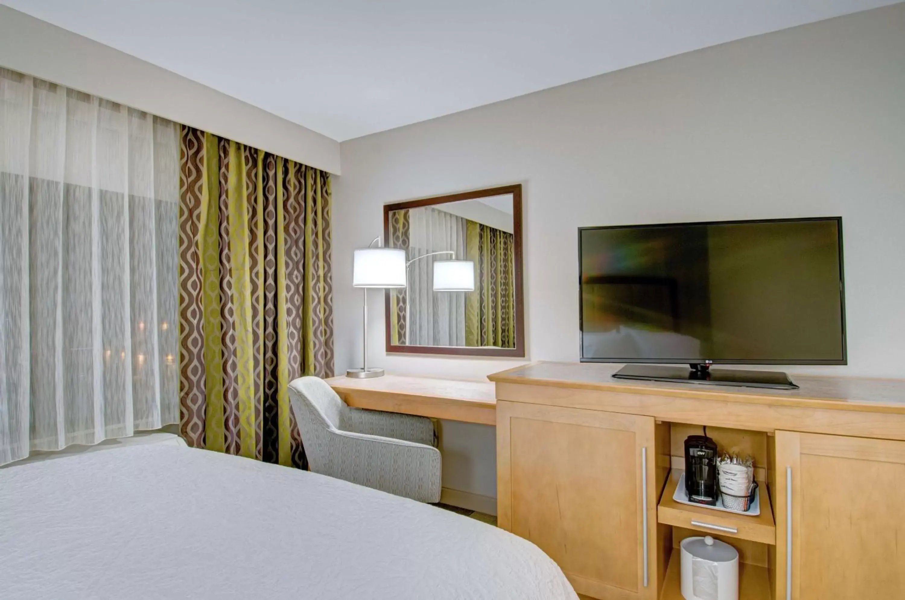 Bed in Hampton Inn Boston - Westborough Bed in Hampton Inn Boston - Westborough