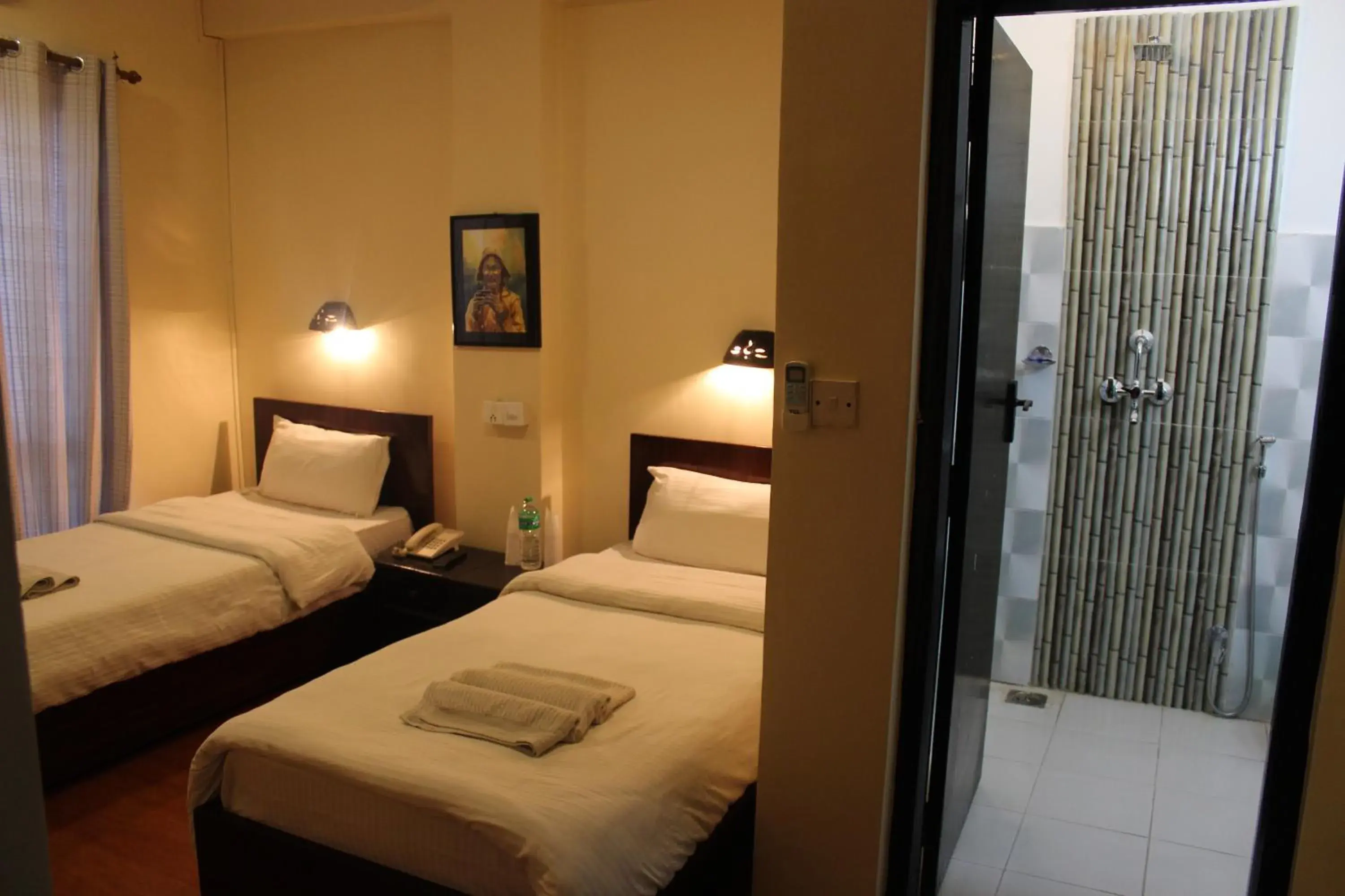 Bathroom, Bed in Hotel Buddha Land