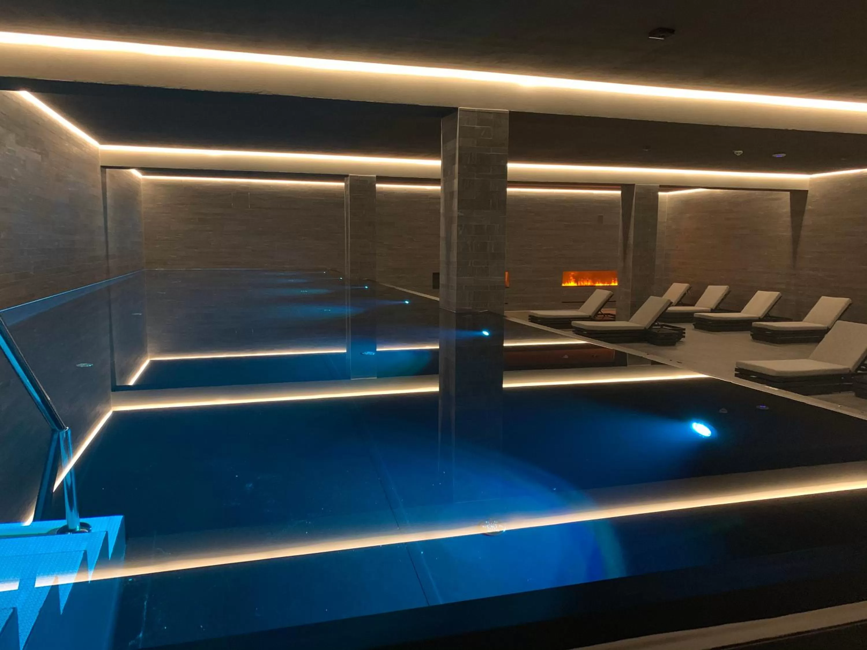 Swimming pool in LOEV - VELA Hotels