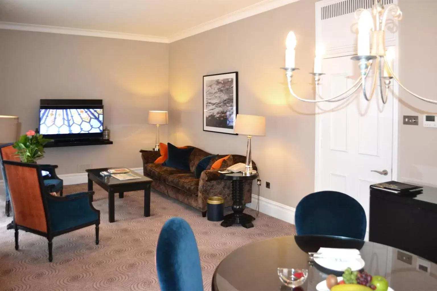 Communal lounge/ TV room, Seating Area in Taj 51 Buckingham Gate Suites and Residences