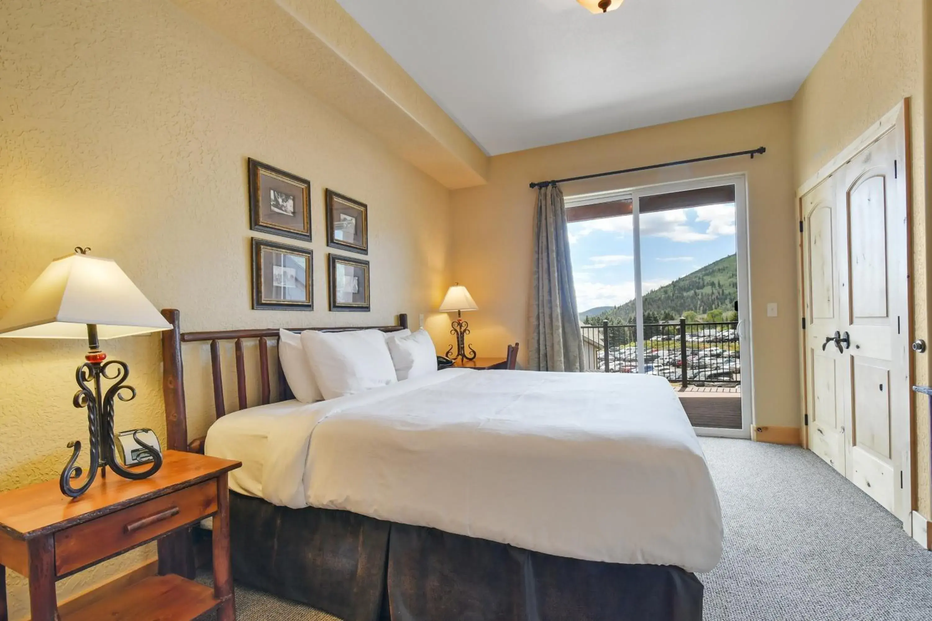 Bed in Silverado Lodge by Park City - Canyons Village Bed in Silverado Lodge by Park City - Canyons Village