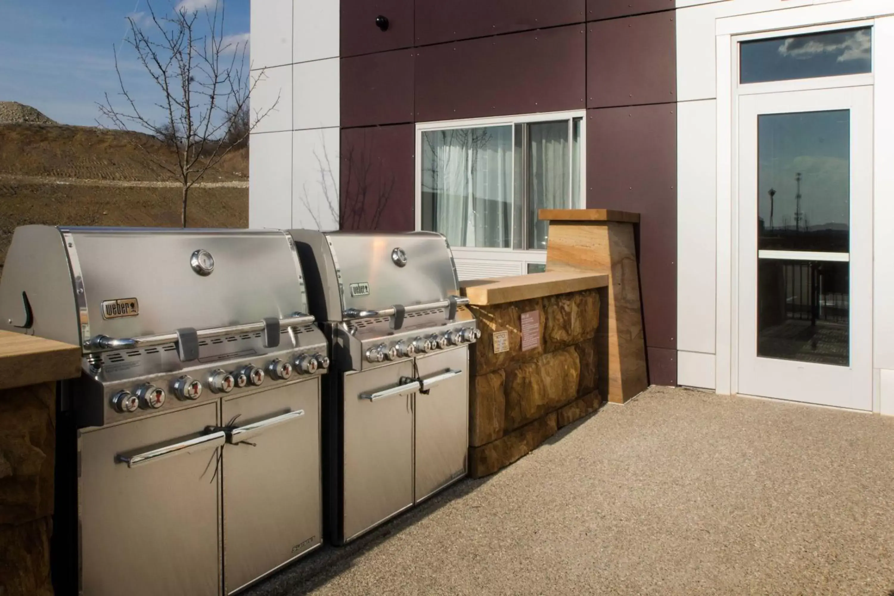 Restaurant/places to eat, BBQ Facilities in TownePlace Suites by Marriott Pittsburgh Cranberry Township
