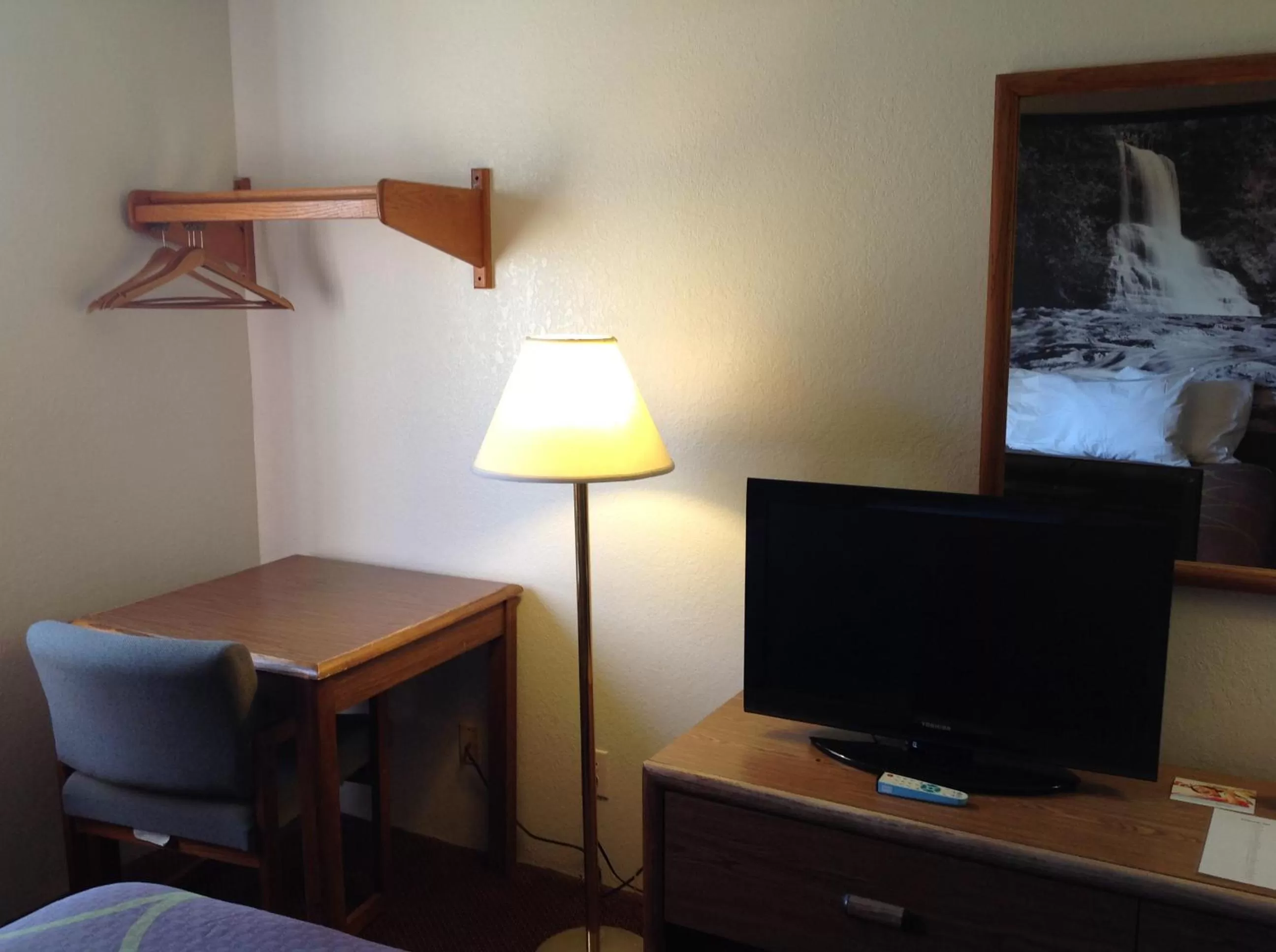 Bed in Super 8 by Wyndham Winchester VA