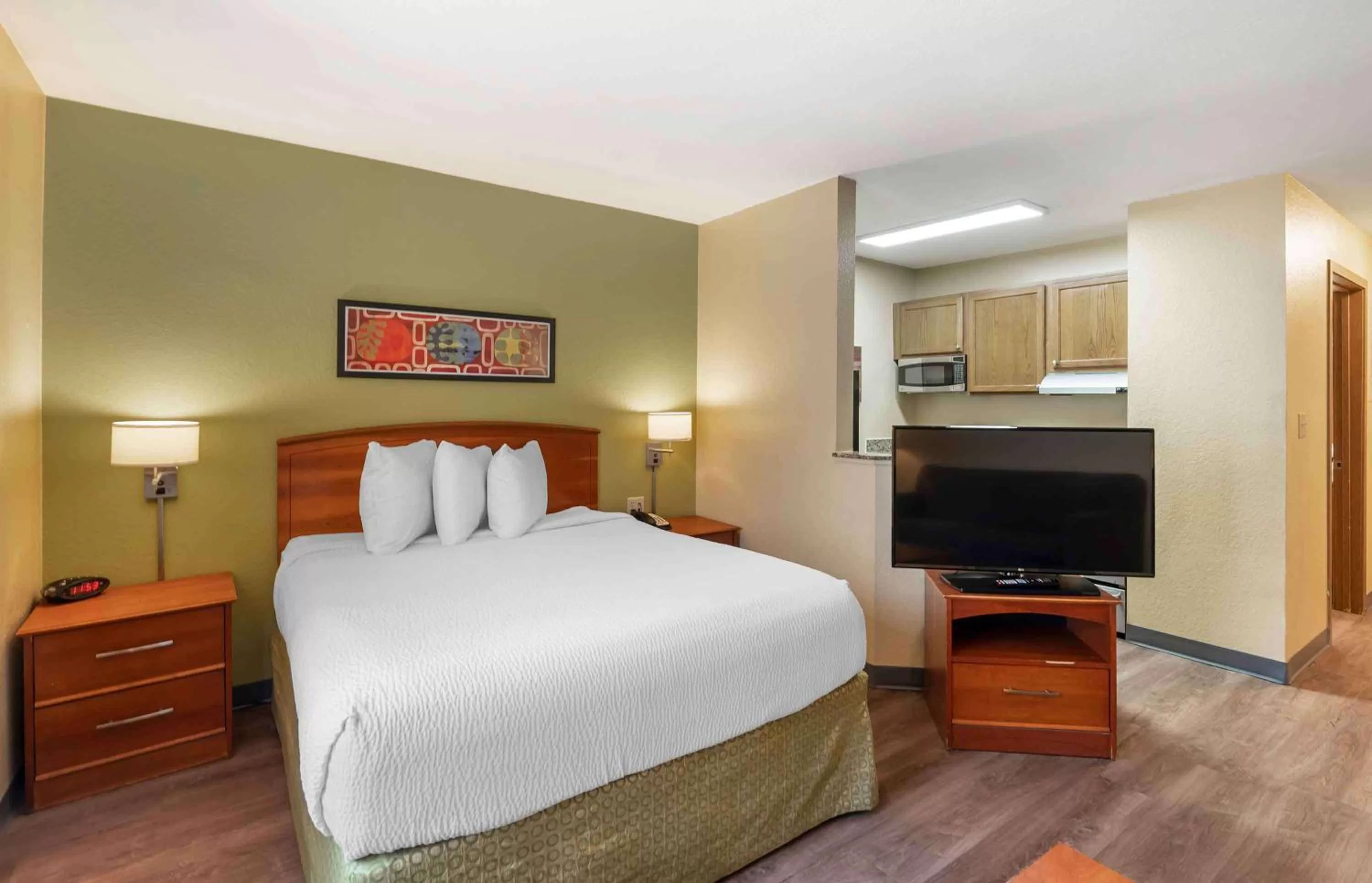 Bedroom, Bed in Extended Stay America Suites - Norfolk - Virginia Beach