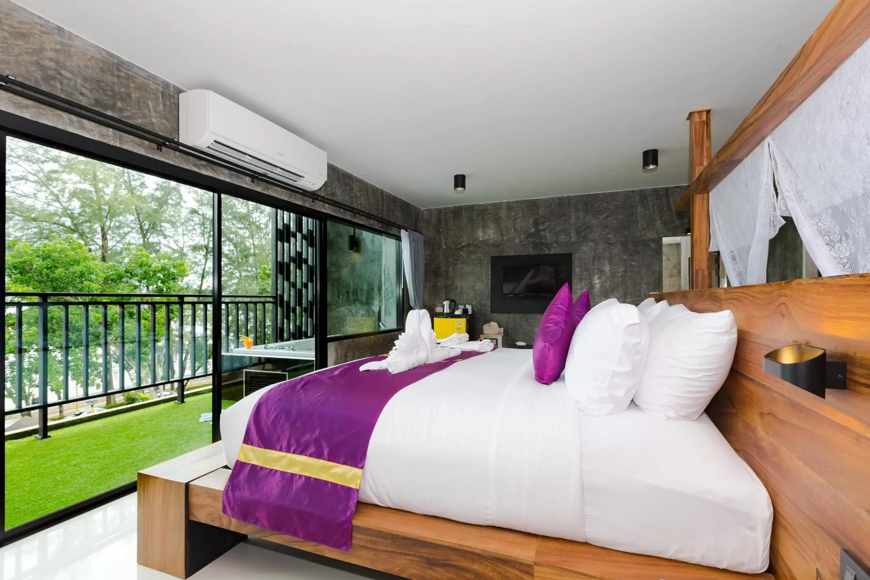 Photo of the whole room, Bed in Maneetel Krabi Beachfront-SHA Plus