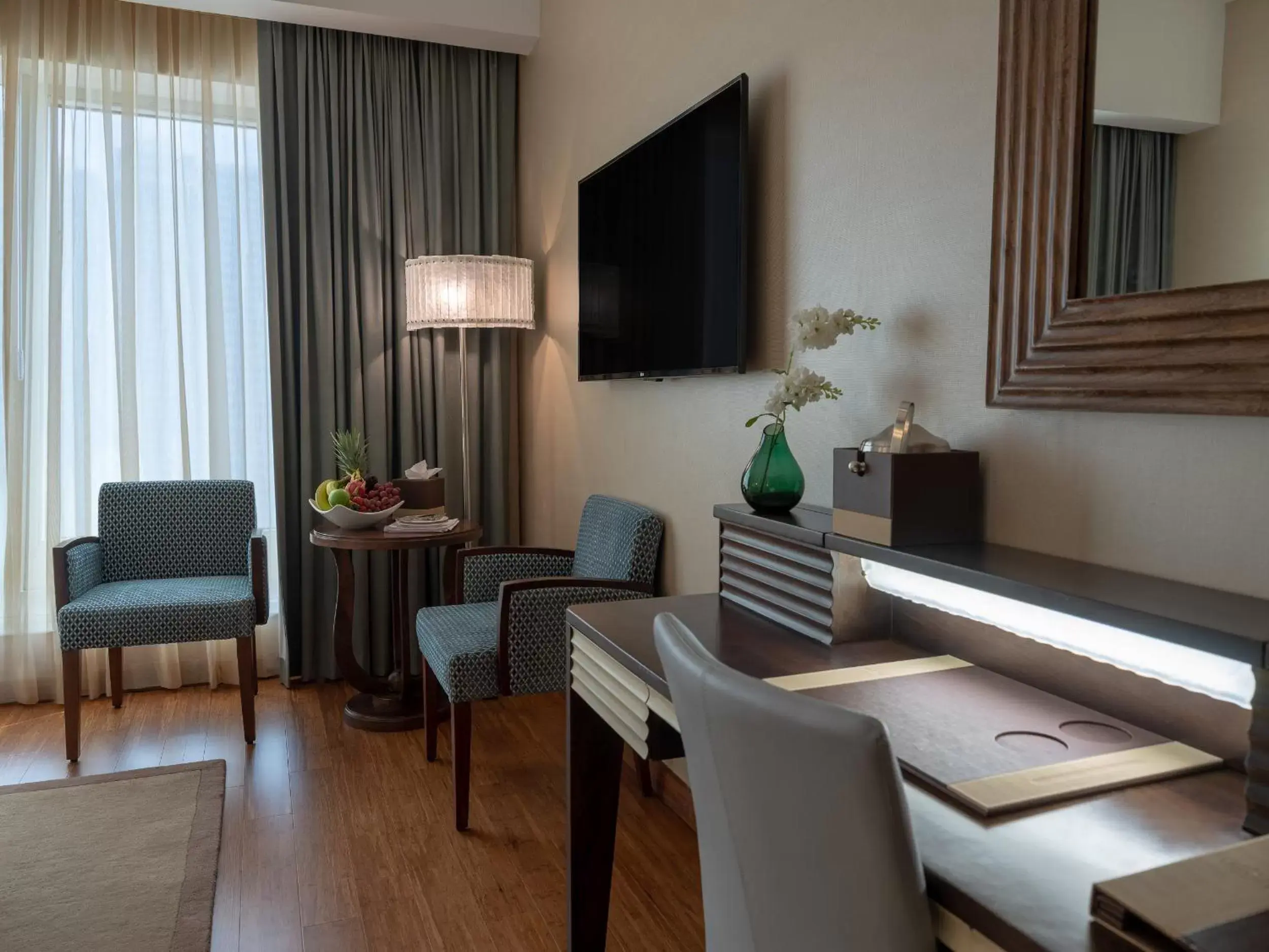 Seating area, TV/Entertainment Center in Stella Di Mare Dubai Marina Hotel