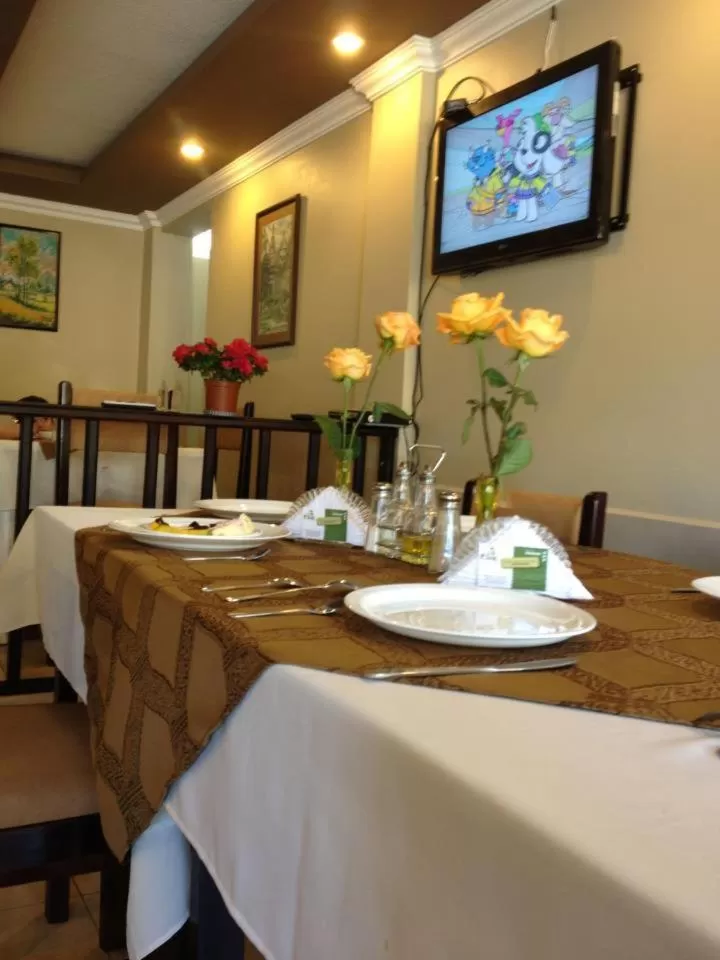 Restaurant/places to eat in Hostal Jora Continental