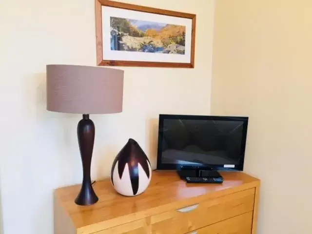 Bedroom, TV/Entertainment Center in Salisbury Guest House