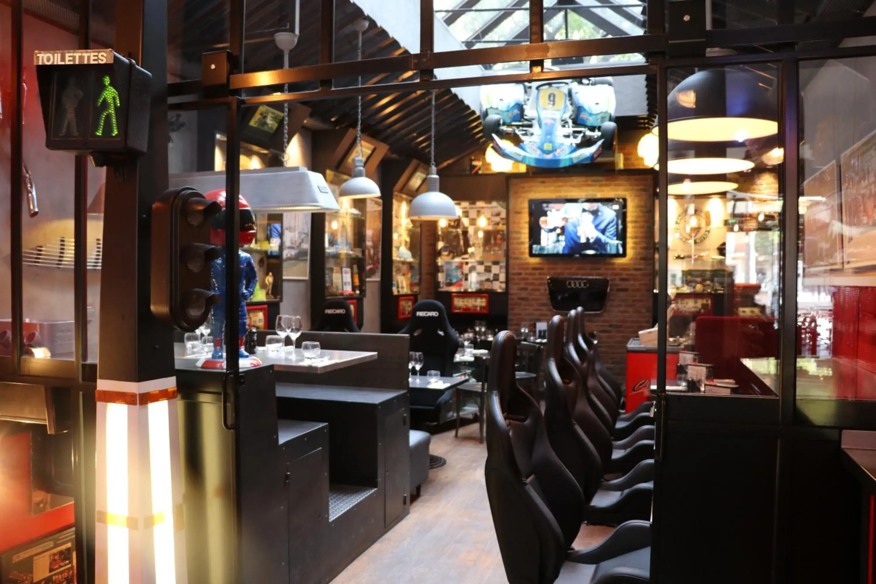 Restaurant/places to eat in Acropole Restaurant/places to eat in Acropole