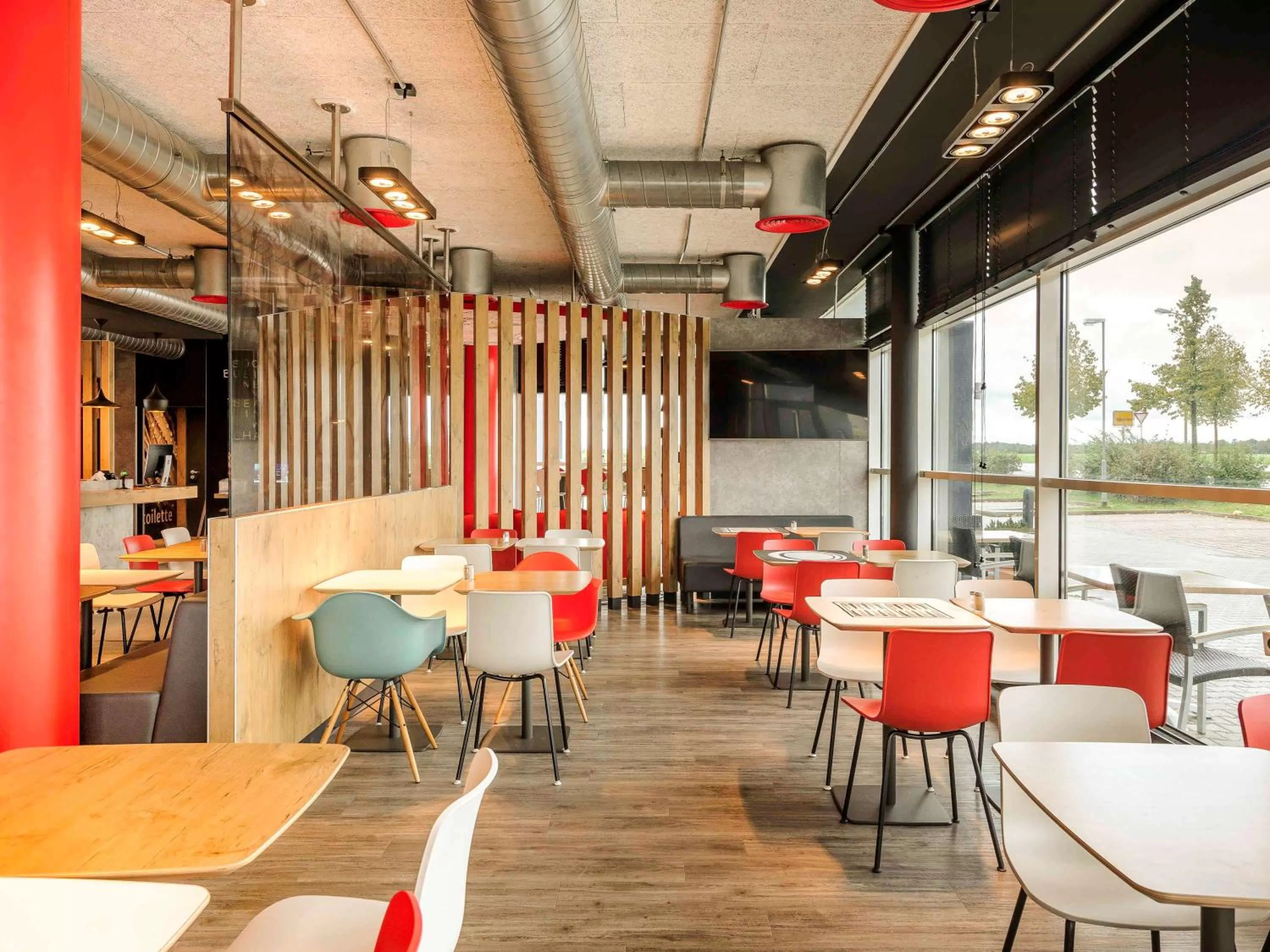 Restaurant/places to eat in ibis Hotel München Messe