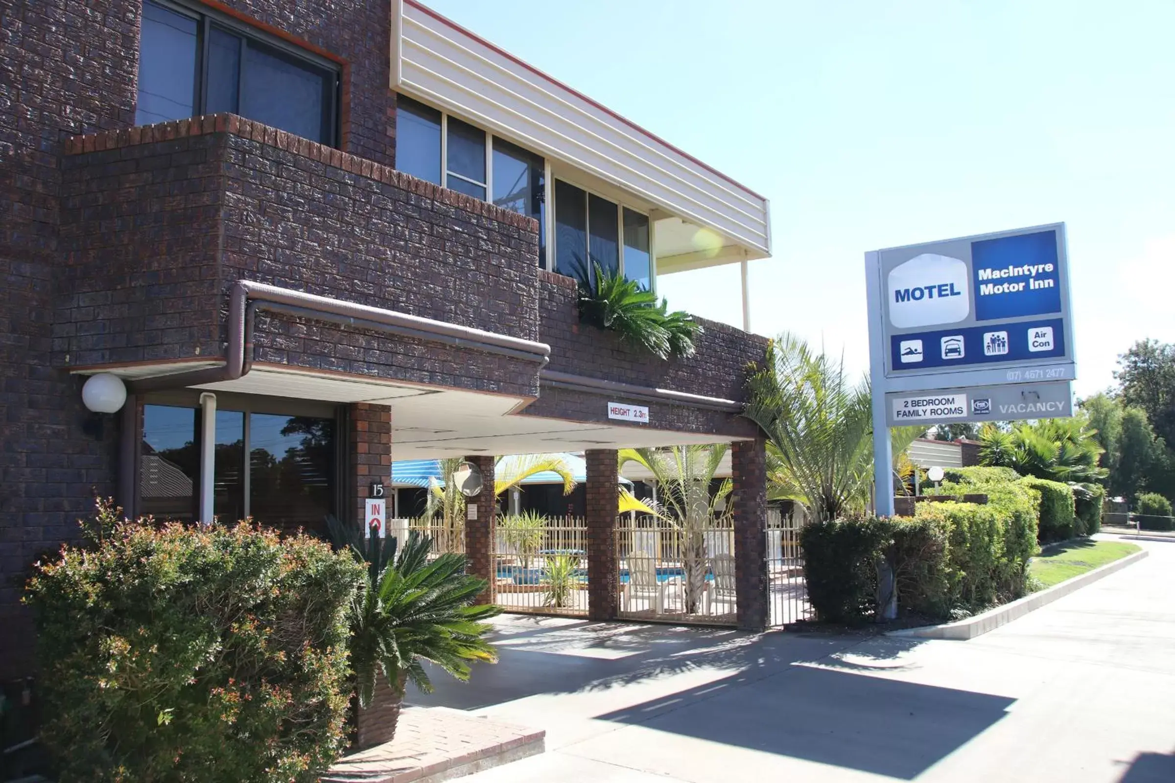 Facade/entrance, Property Building in Macintyre Motor Inn