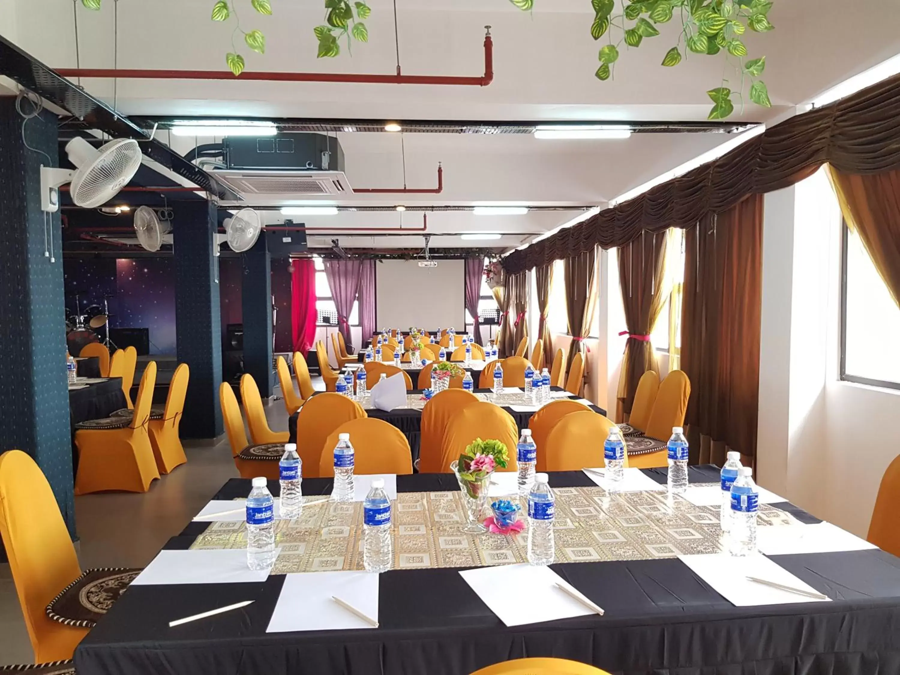 Meeting/conference room in Leo Palace Hotel
