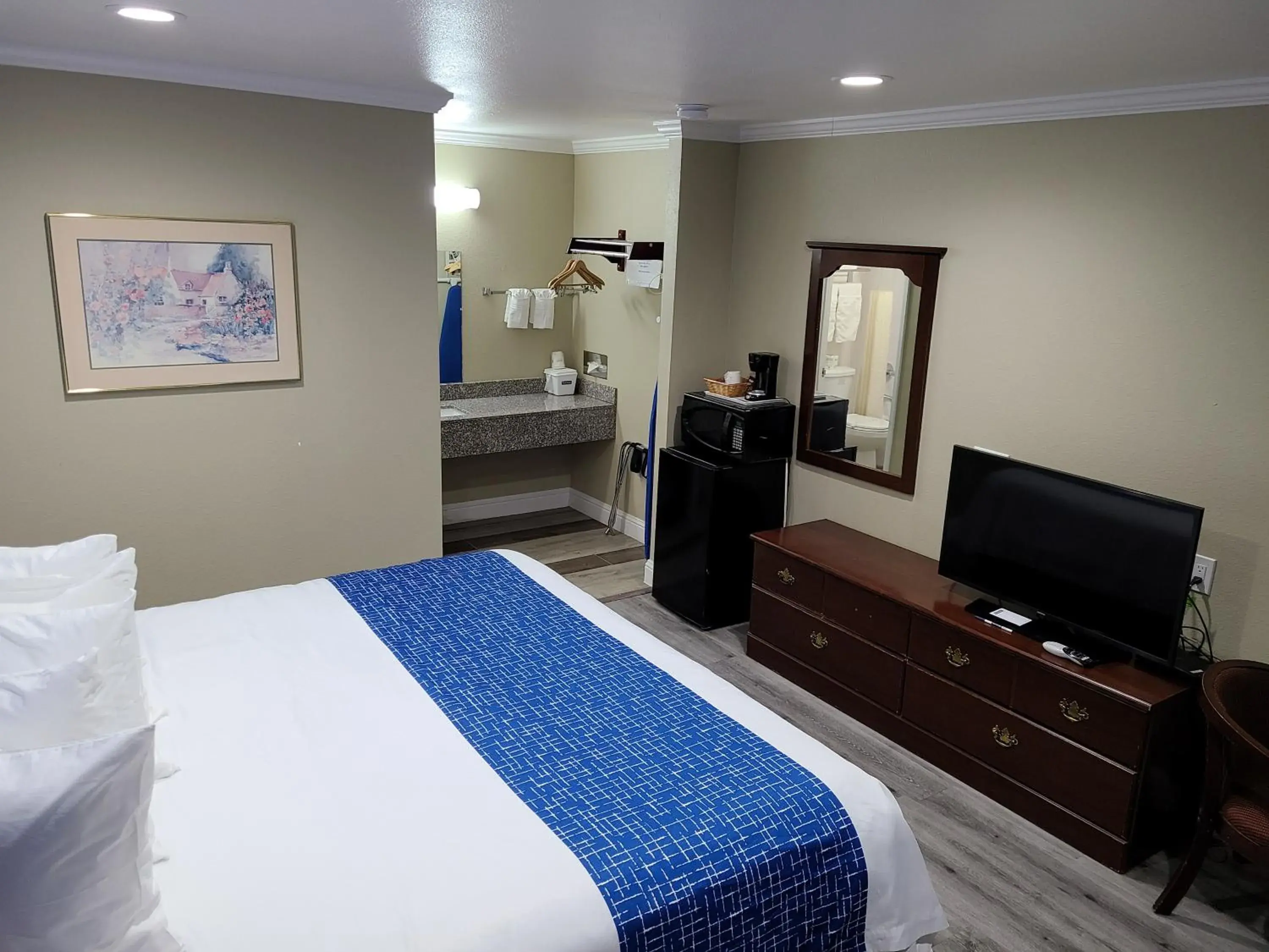 Bedroom, Bed in Travelodge by Wyndham Clearlake