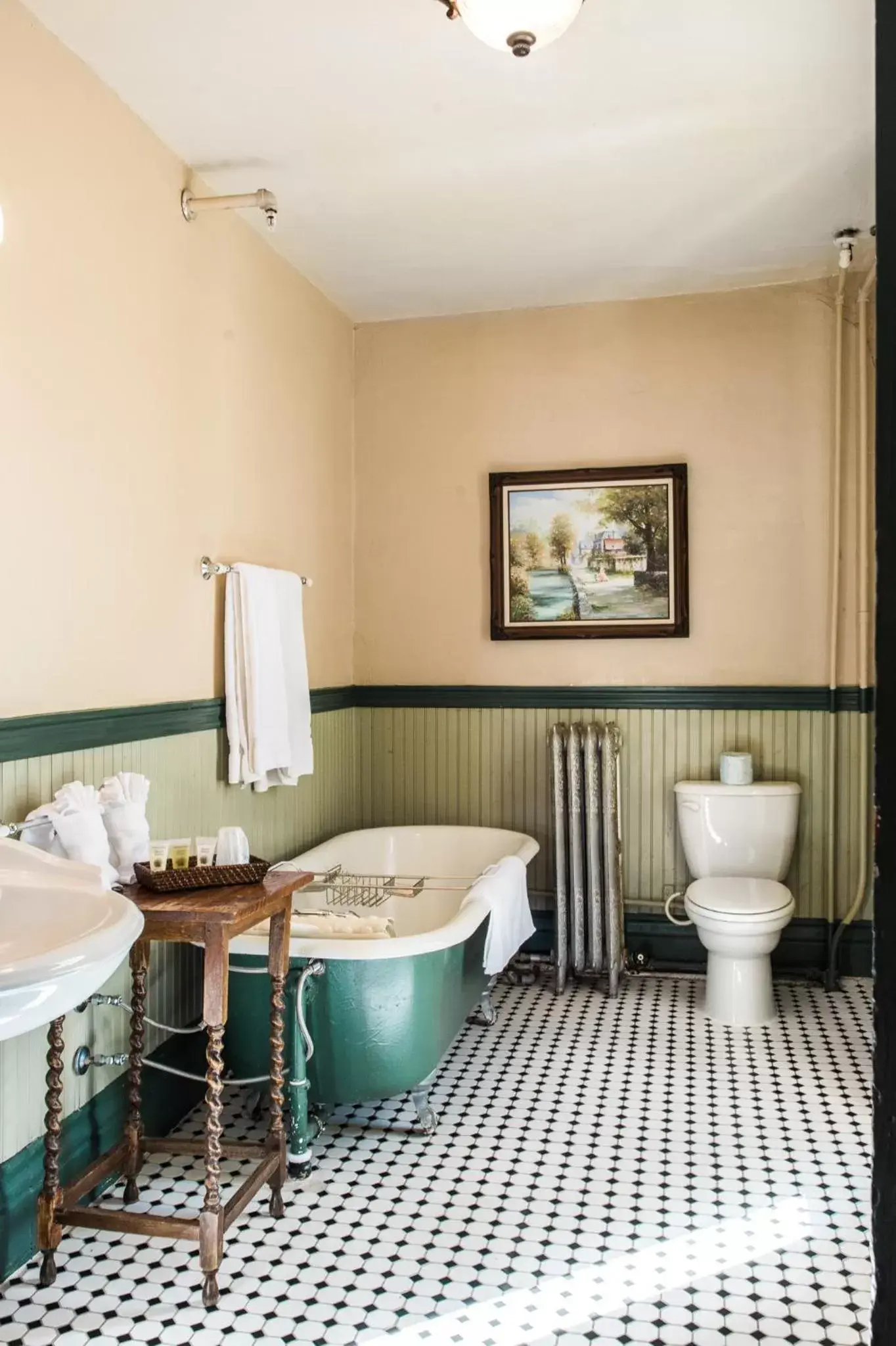 Bathroom in Weatherford Hotel