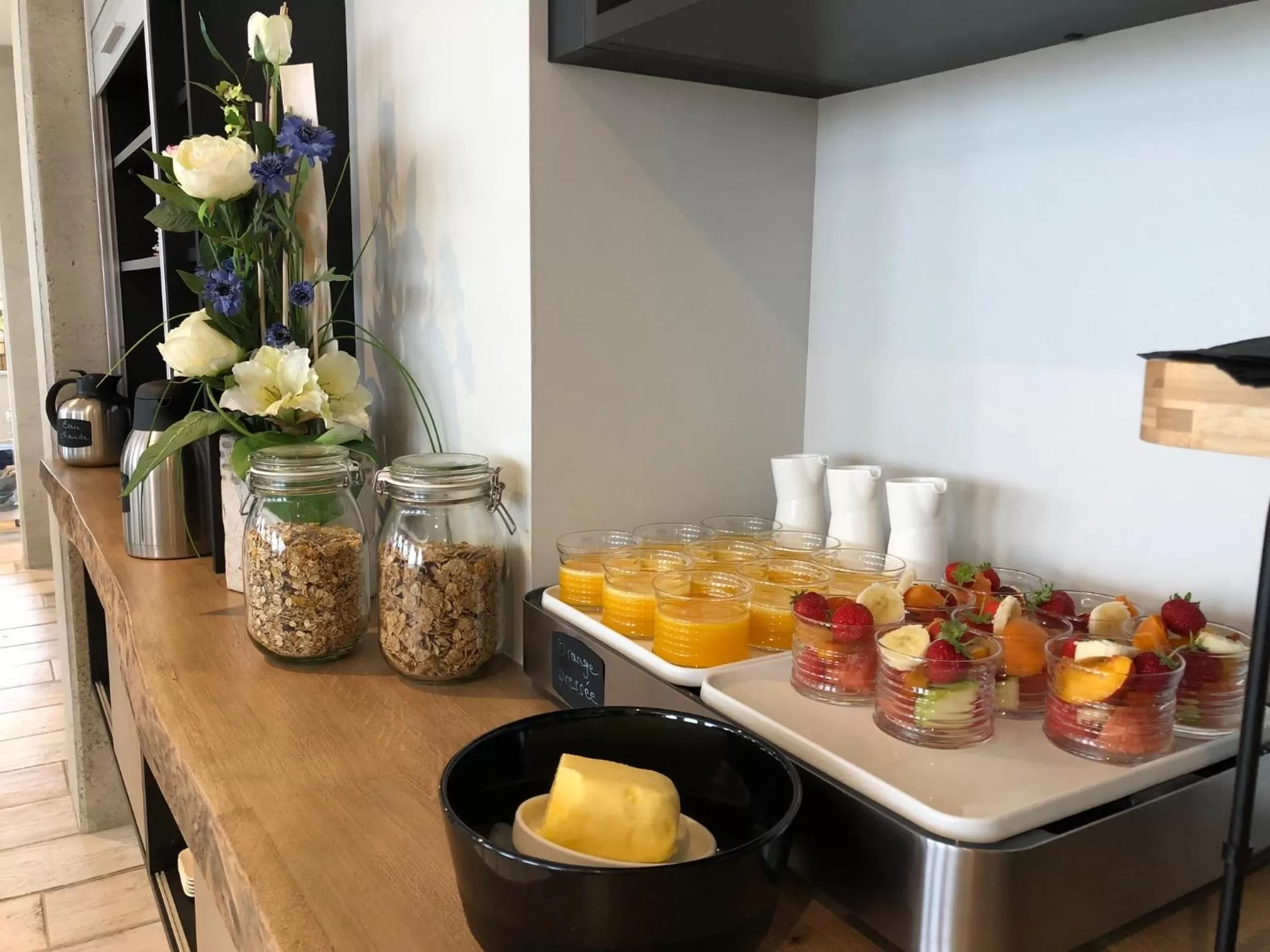 Buffet breakfast in Pavillon de la plage