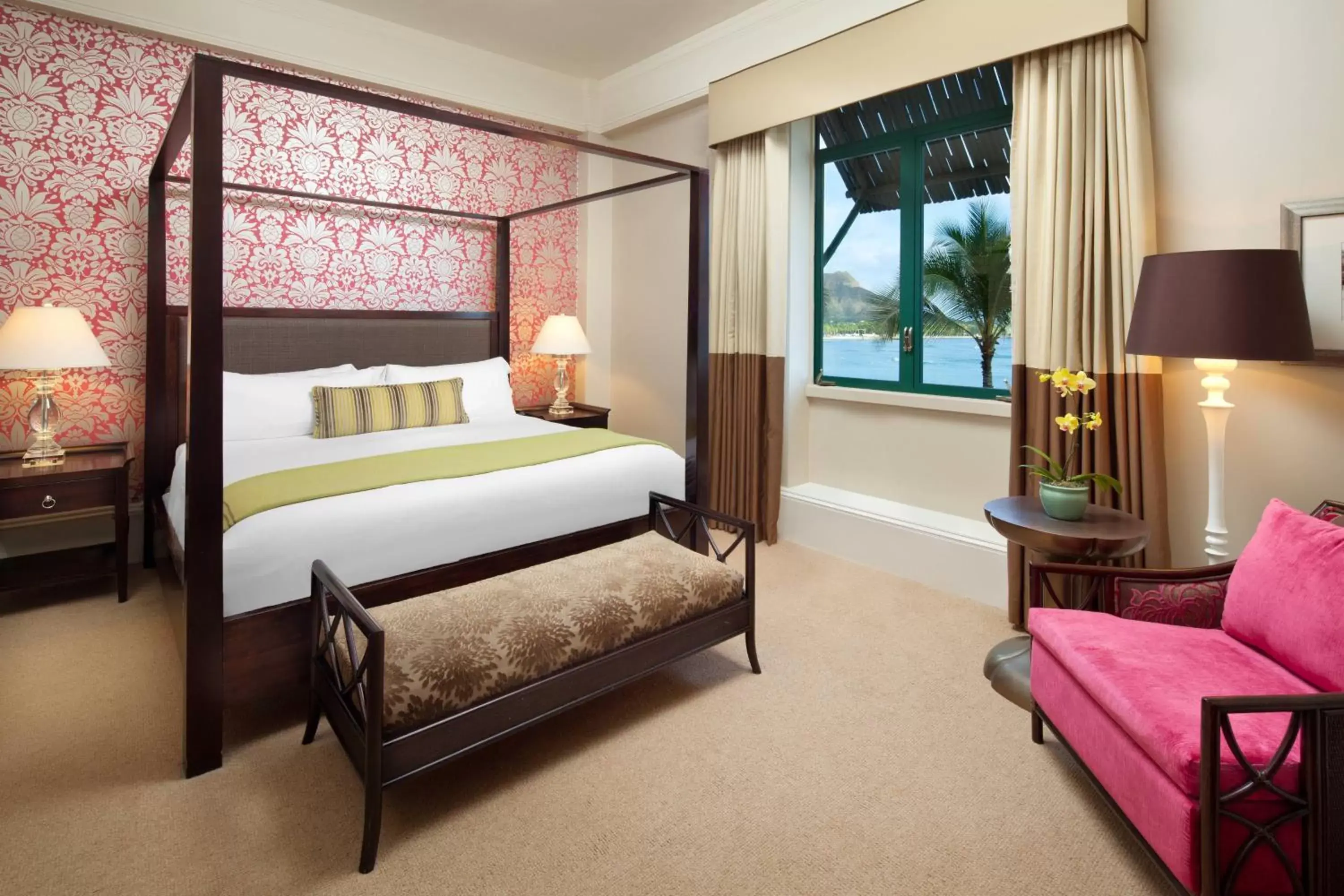 Bedroom, Bed in The Royal Hawaiian, A Luxury Collection Resort, Waikiki